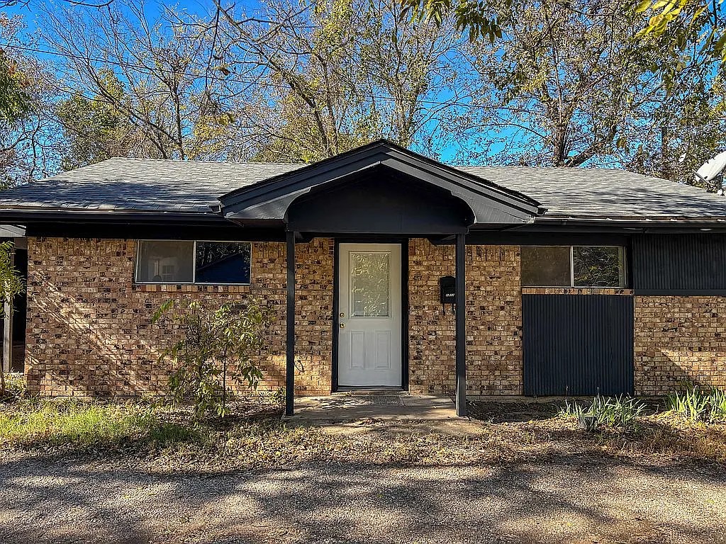 1711 Ash Street Commerce TX 75428