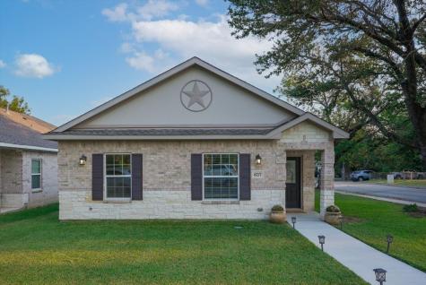 637 W Church Street Grand Prairie TX 75050