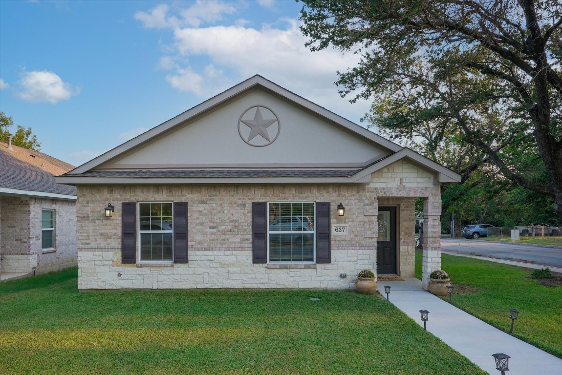 637 W Church Street Grand Prairie TX 75050