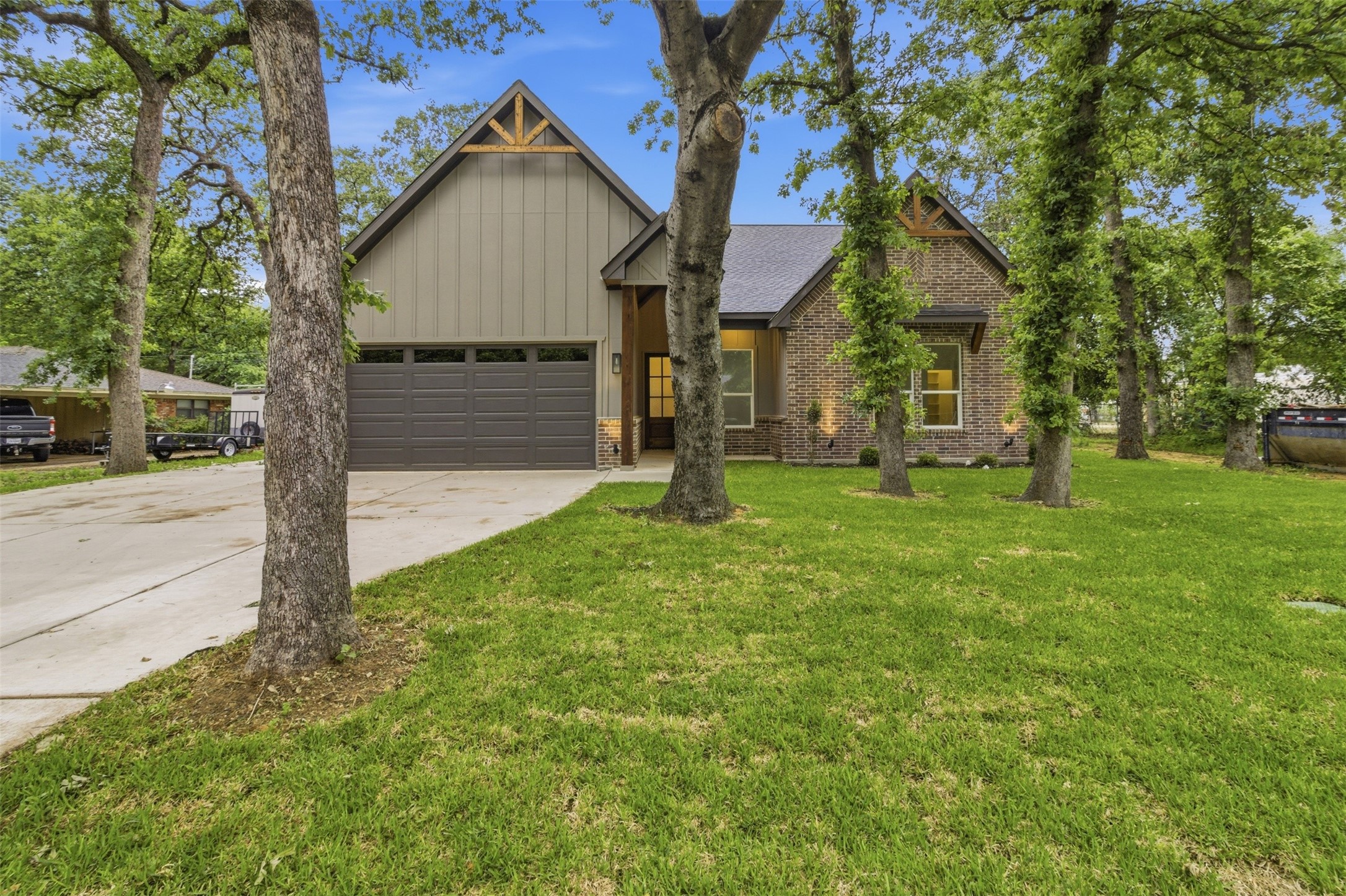 713 Club Oak Drive River Oaks TX 76114