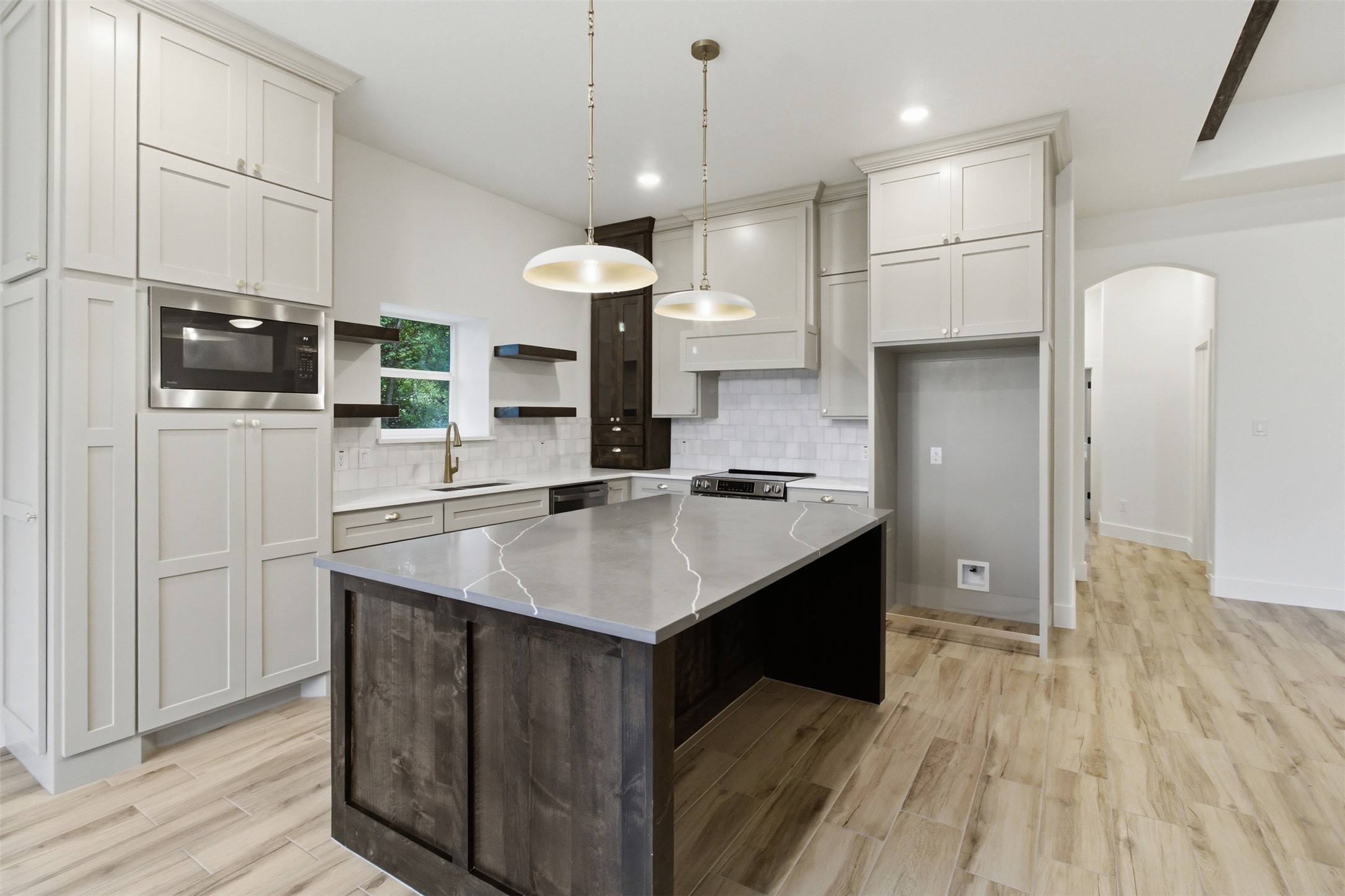 713 Club Oak Drive River Oaks TX 76114