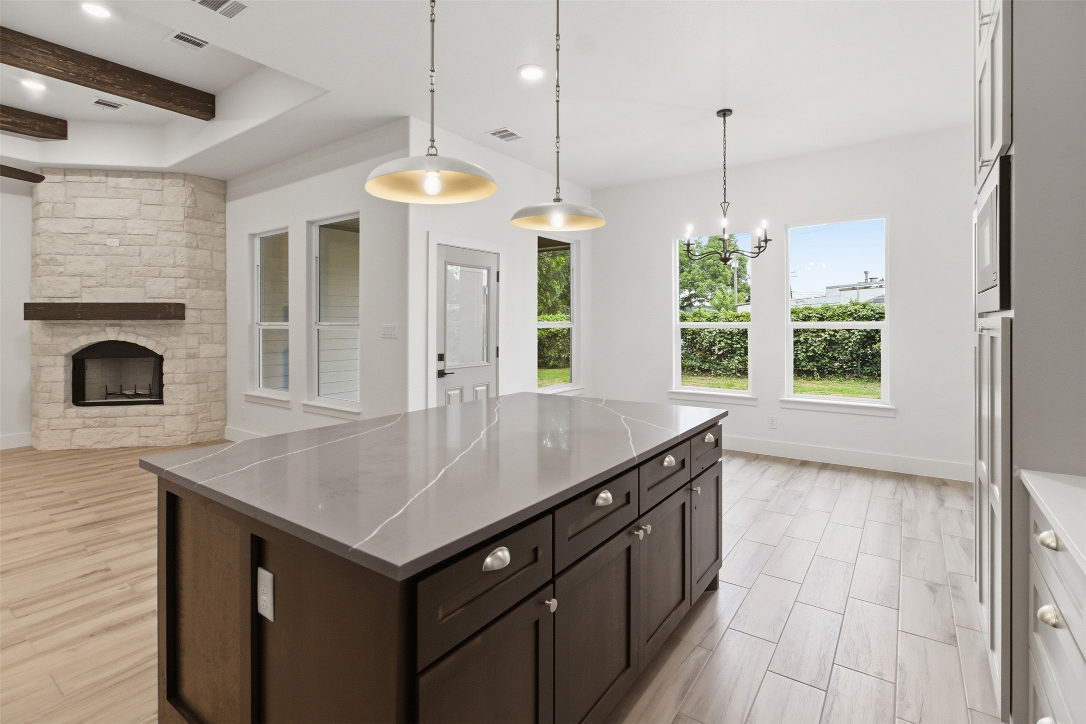 713 Club Oak Drive River Oaks TX 76114