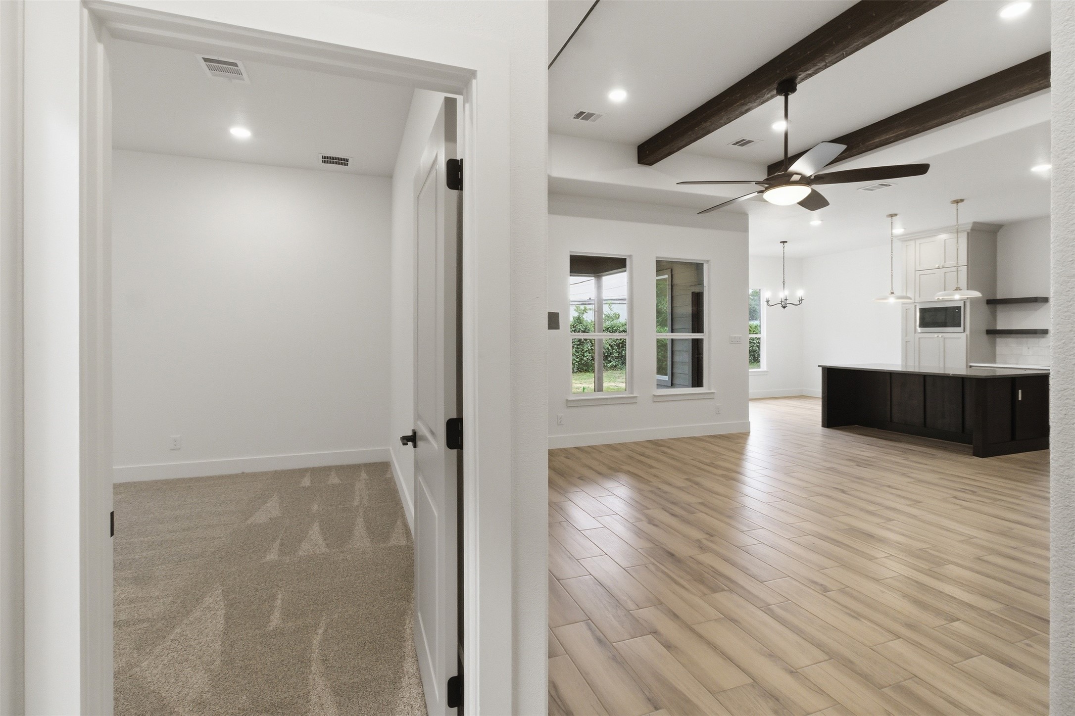 713 Club Oak Drive River Oaks TX 76114