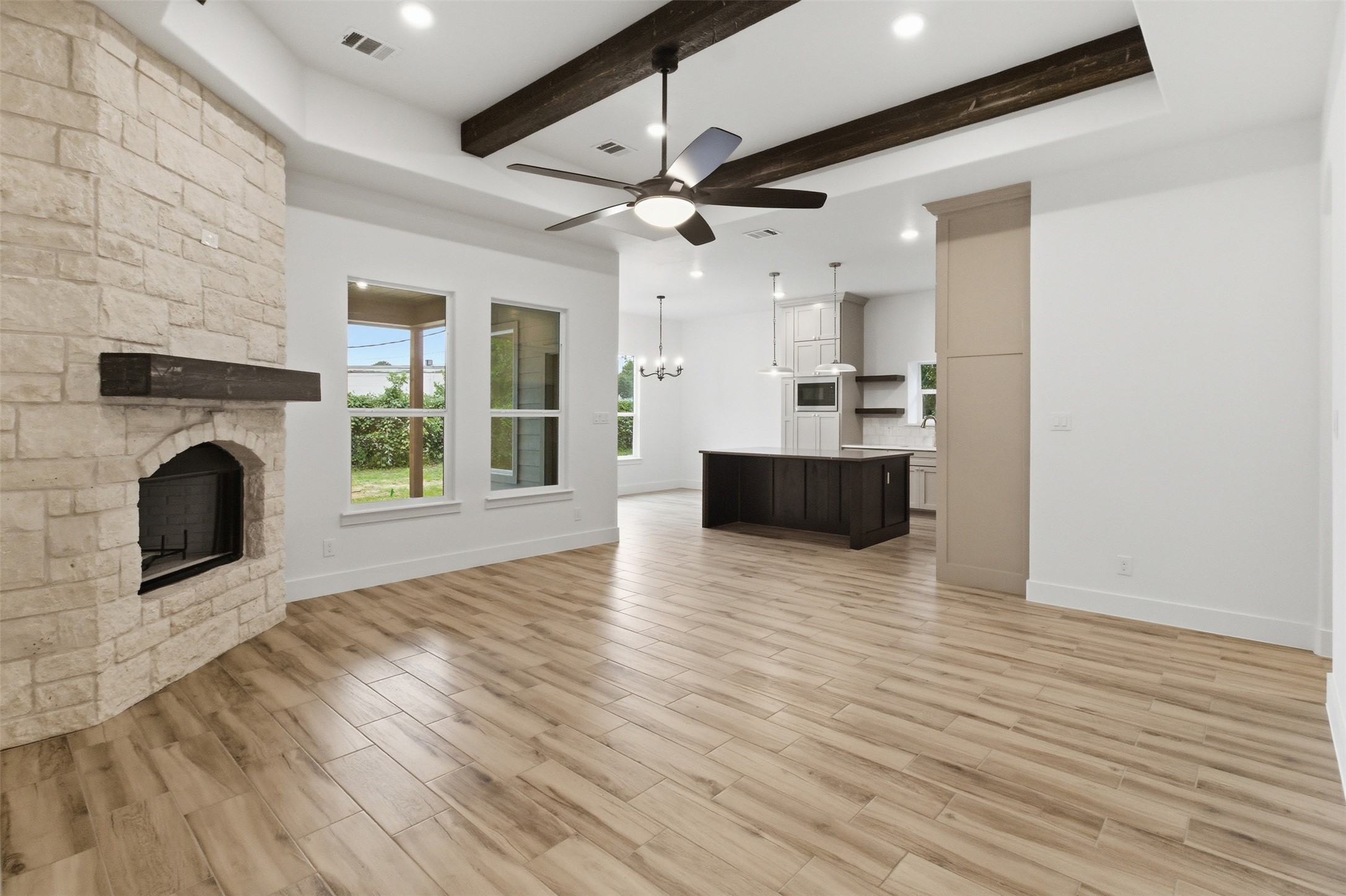 713 Club Oak Drive River Oaks TX 76114
