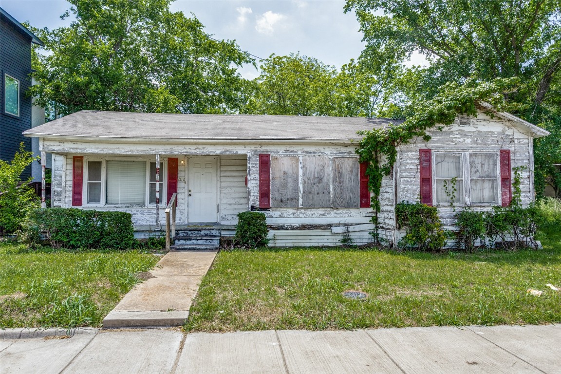 202 N Getzendaner Street Waxahachie TX 75165