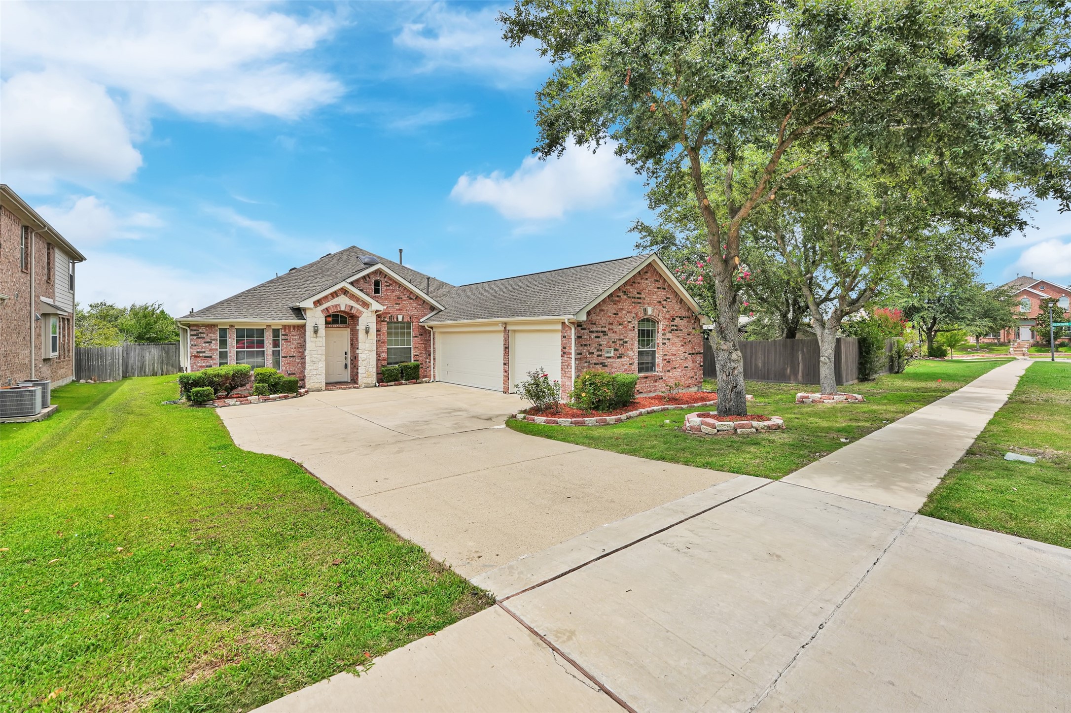 4901 Hopewell Drive Garland TX 75043