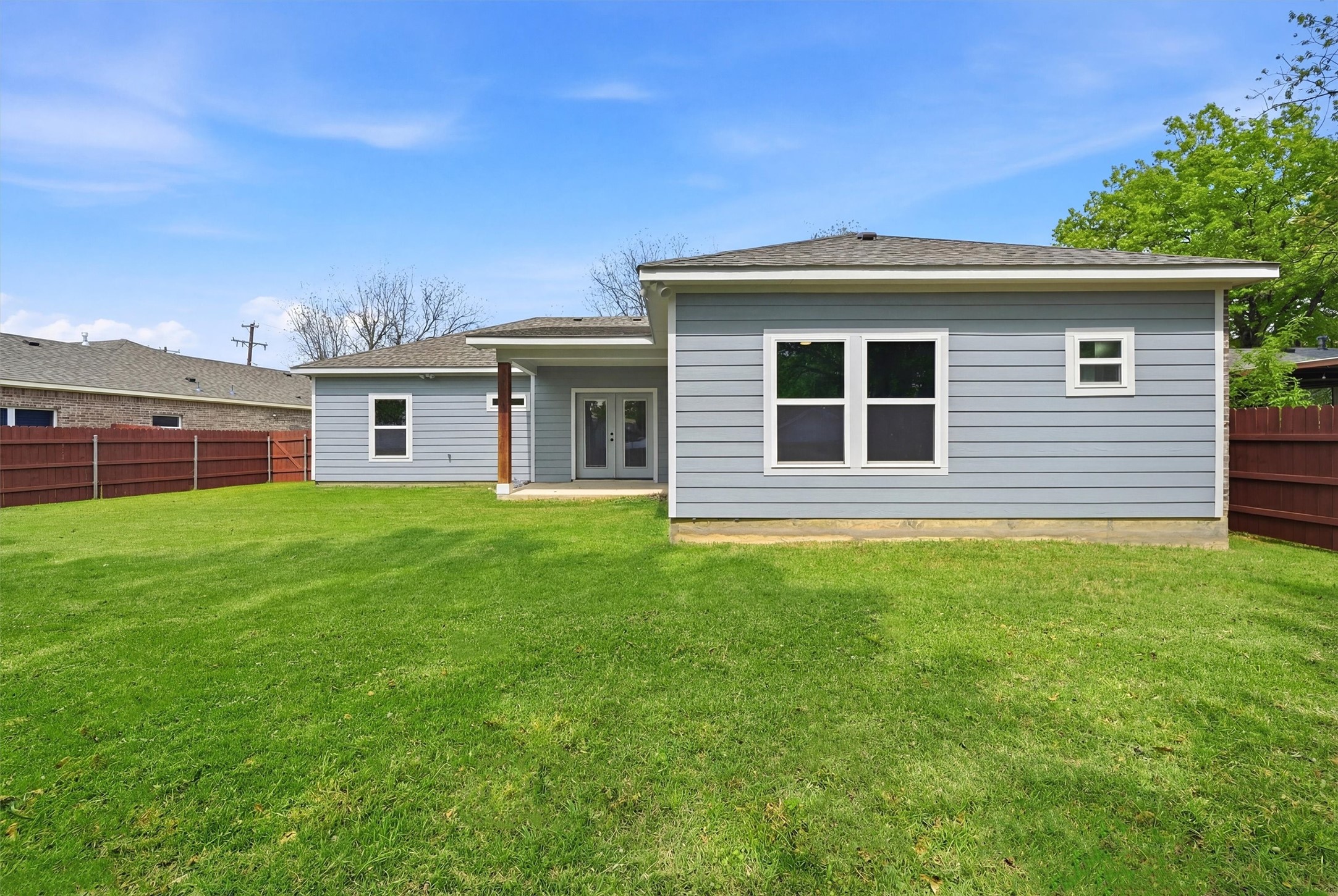 1015 Holiday Sherman TX 75090