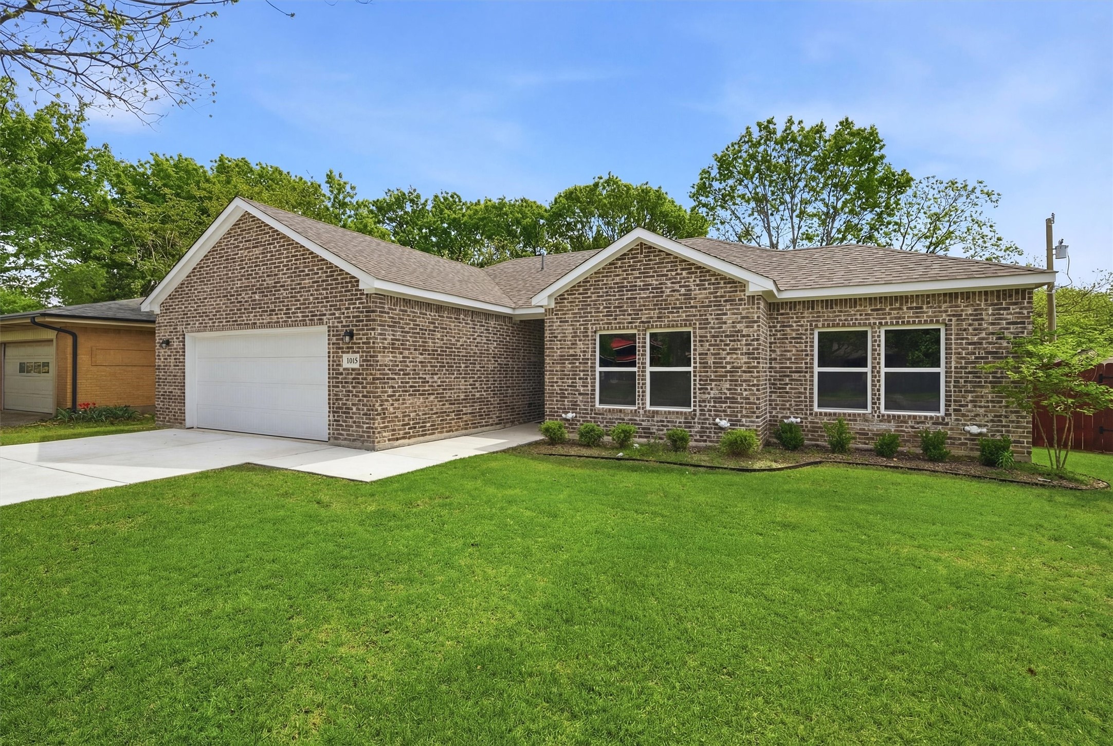 1015 Holiday Sherman TX 75090