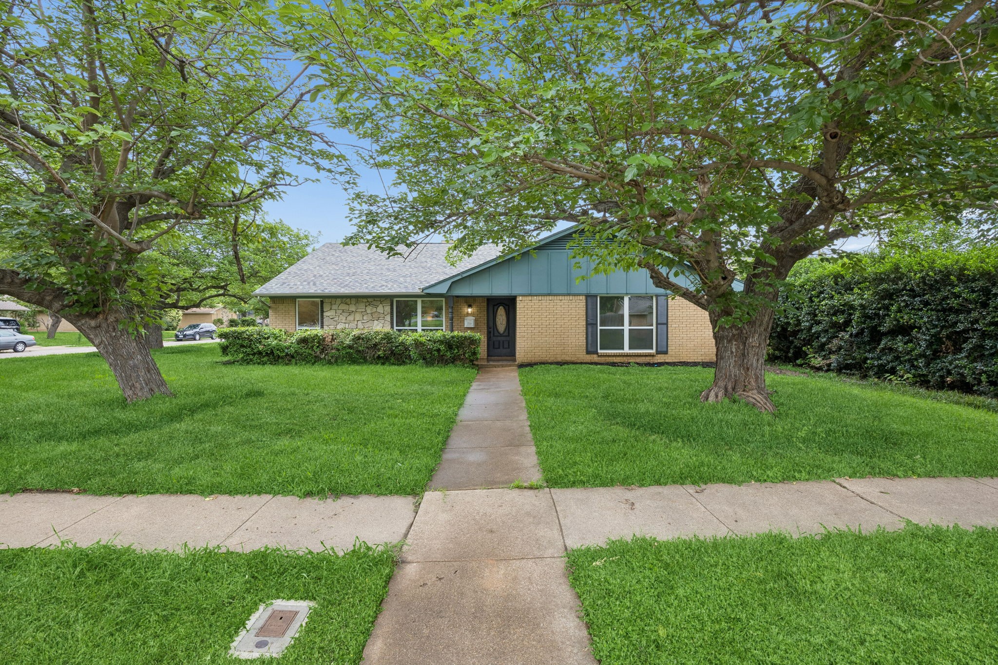 2524 Glen Lea Drive Irving TX 75062