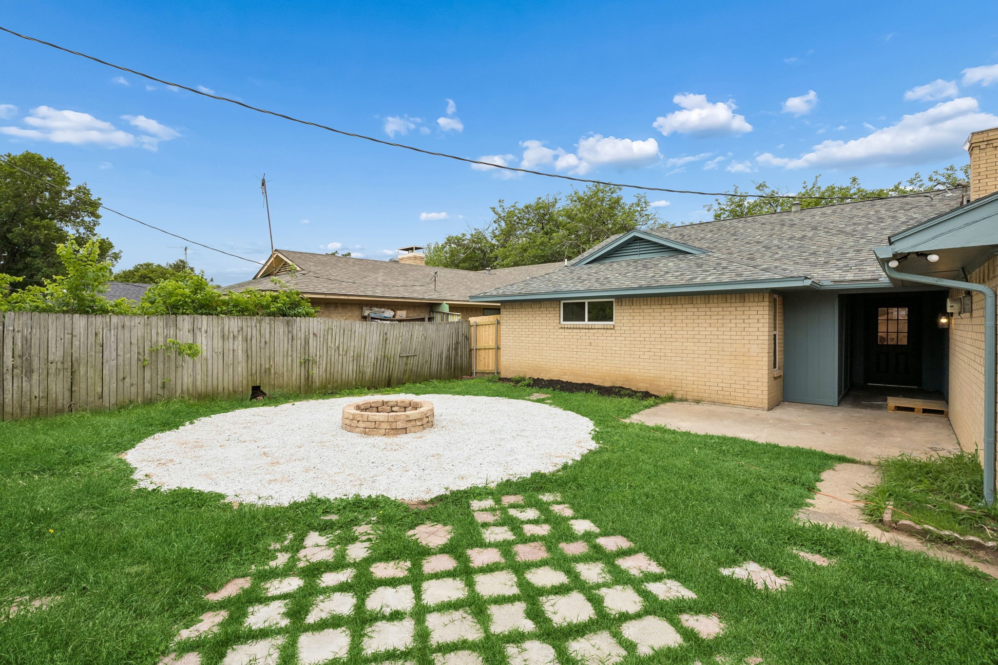 2524 Glen Lea Drive Irving TX 75062