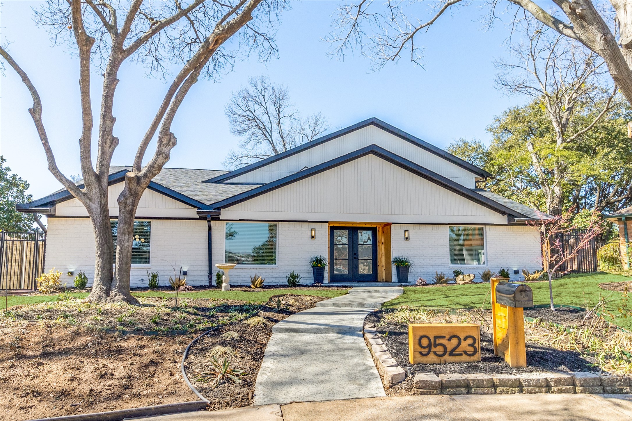9523 Fallbrook Drive Dallas TX 75243