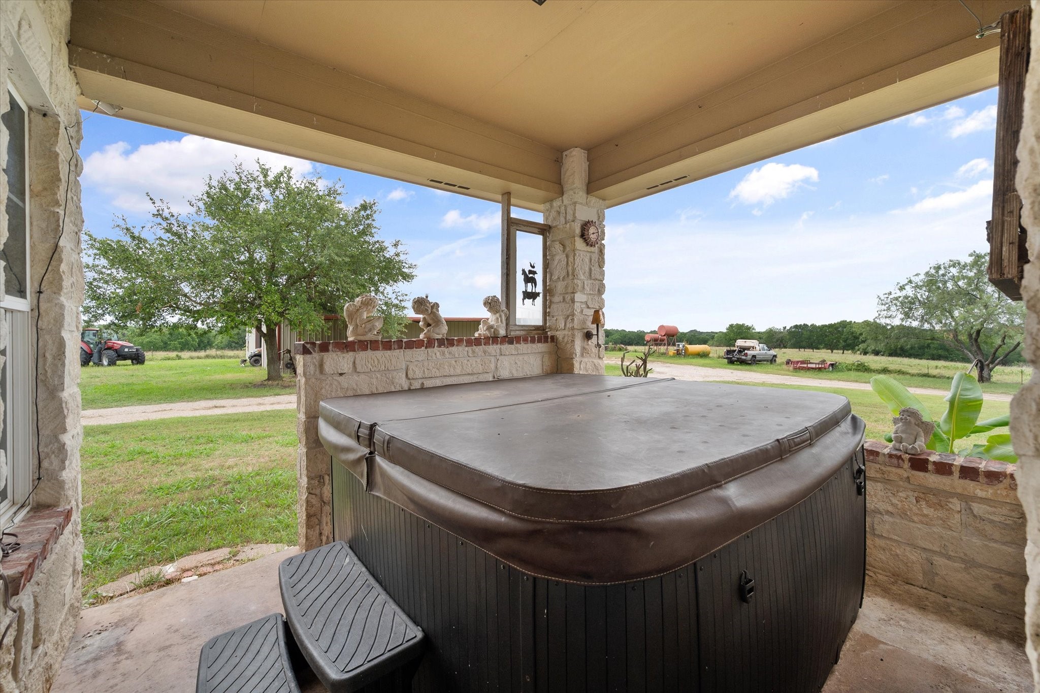 989 N Fm 55 Barry TX 75102