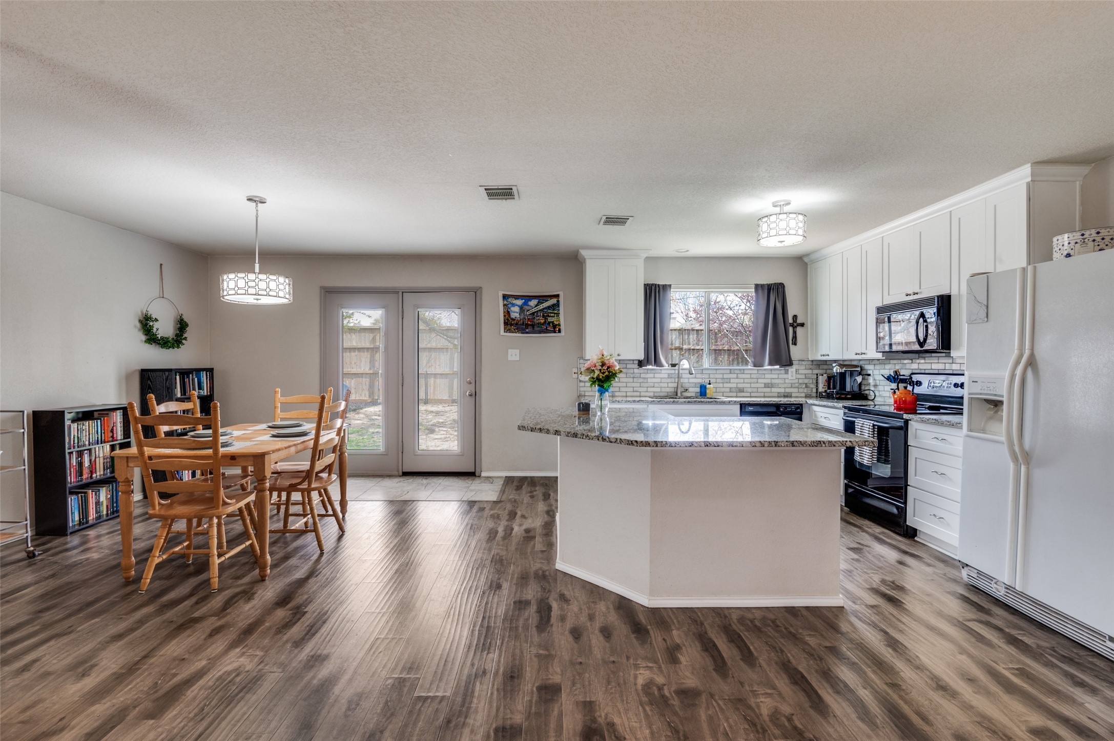 223 Gayleh Lane Waxahachie TX 75165