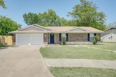 2706 Vivian Circle Grand Prairie TX 75052