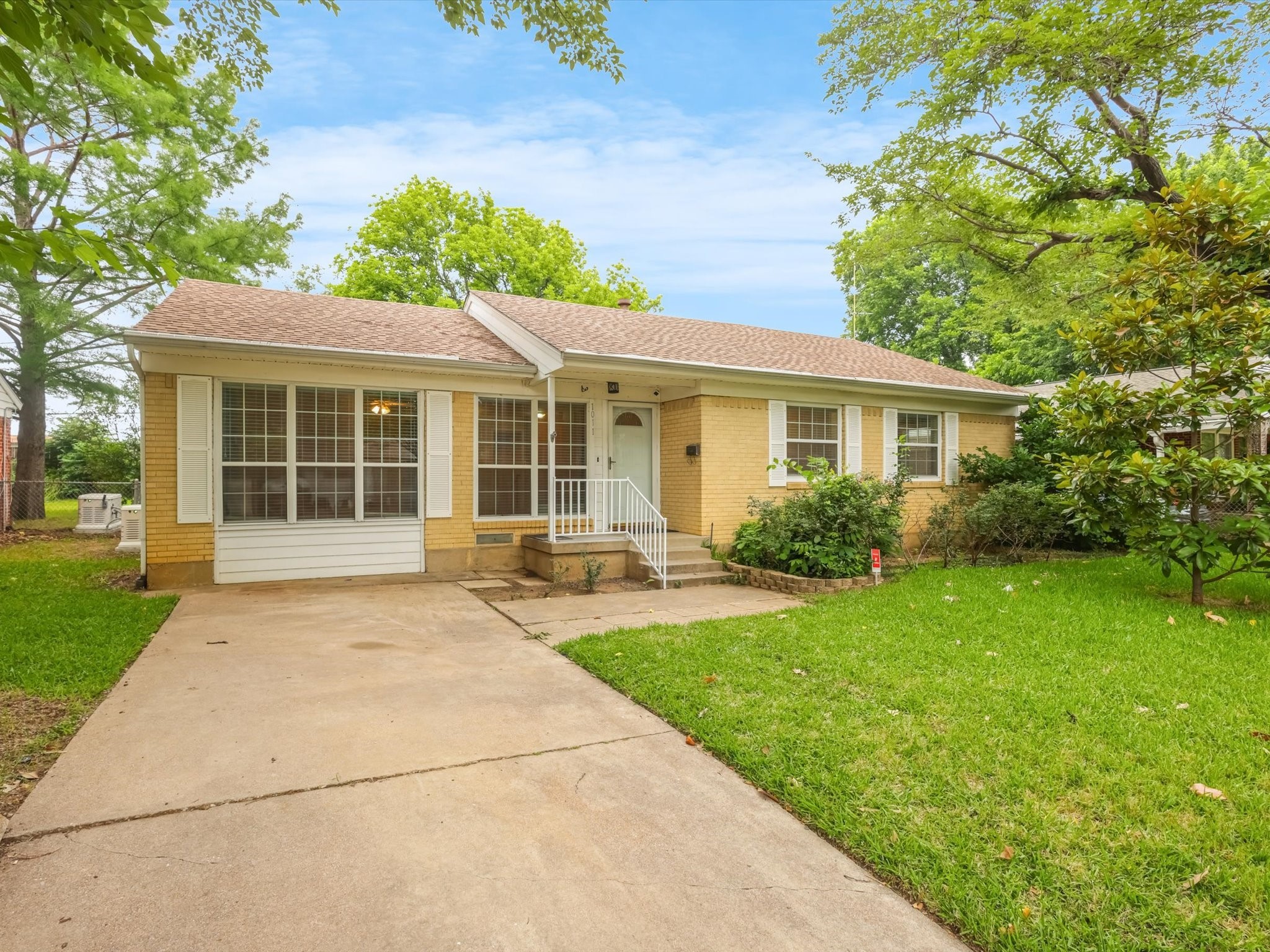 1011 Lynda Lane Arlington TX 76013