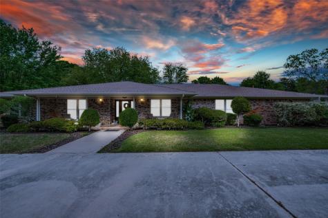 303 Brookhollow Street Decatur TX 76234