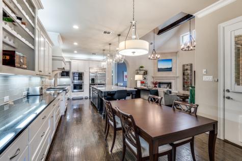 647 Fountainview Drive Irving TX 75039