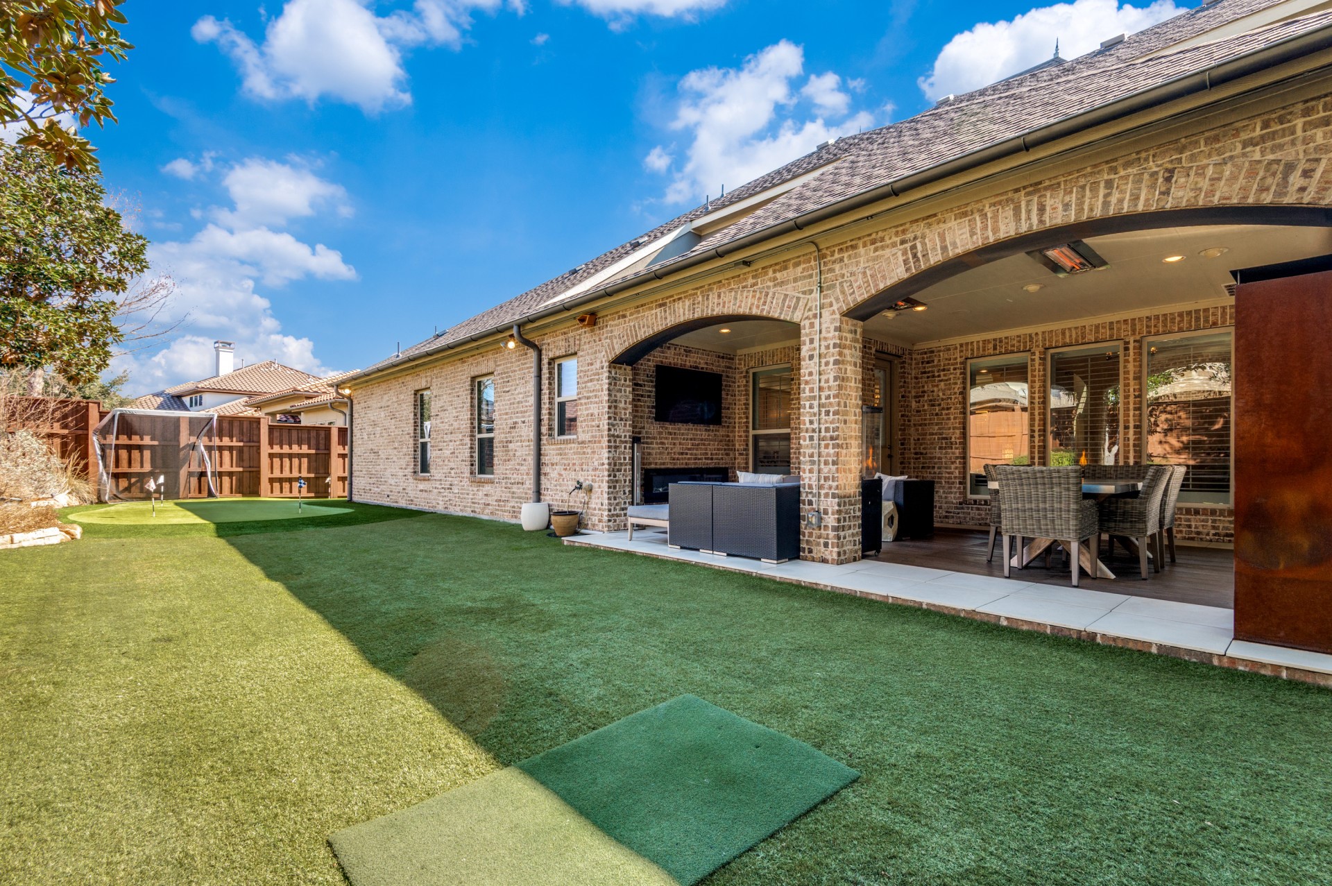 647 Fountainview Drive Irving TX 75039