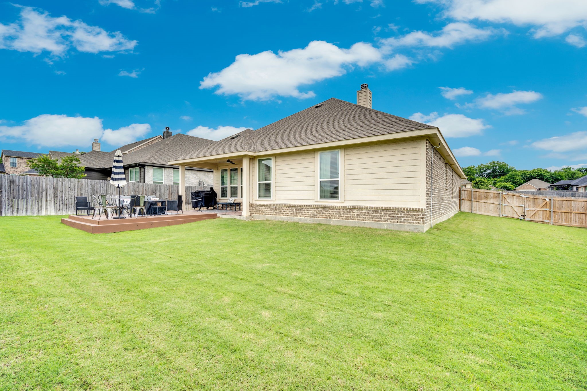 712 Ascot Court Ennis TX 75119