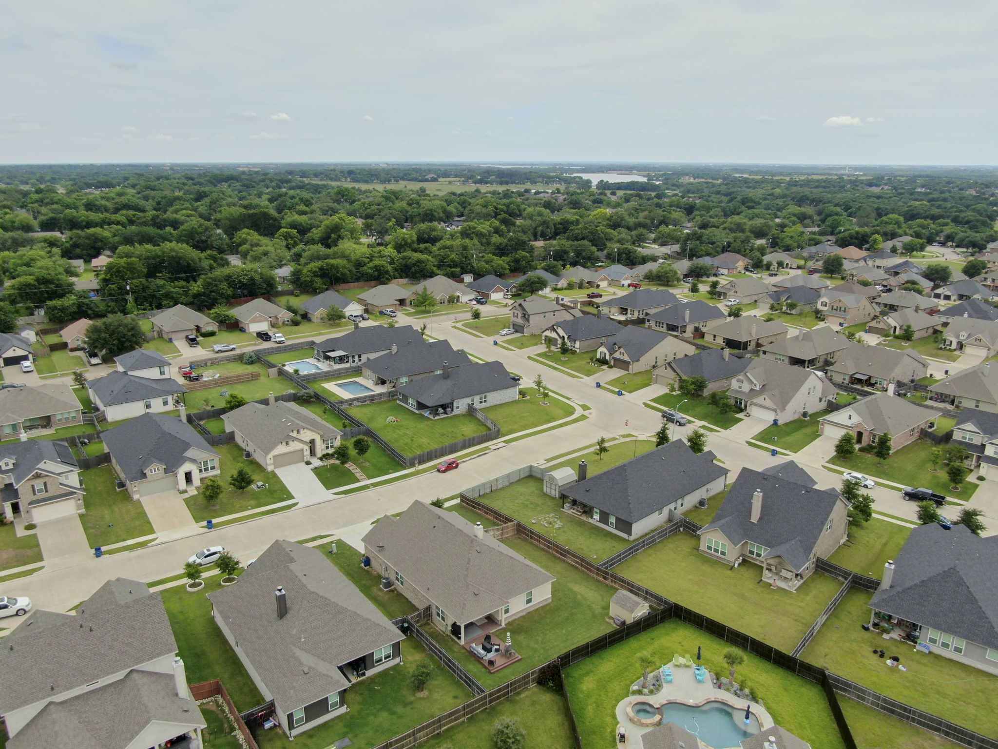 712 Ascot Court Ennis TX 75119