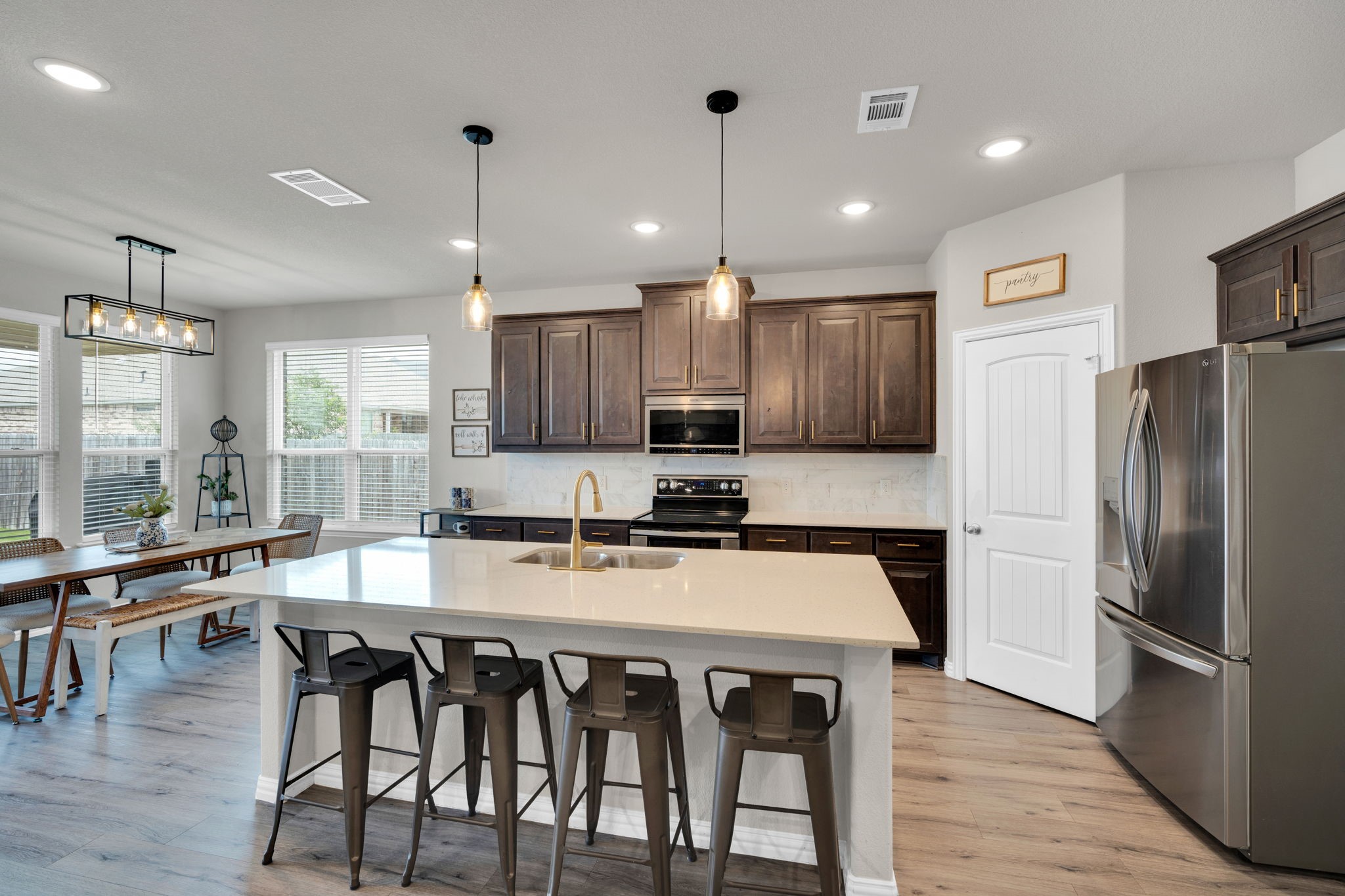 712 Ascot Court Ennis TX 75119
