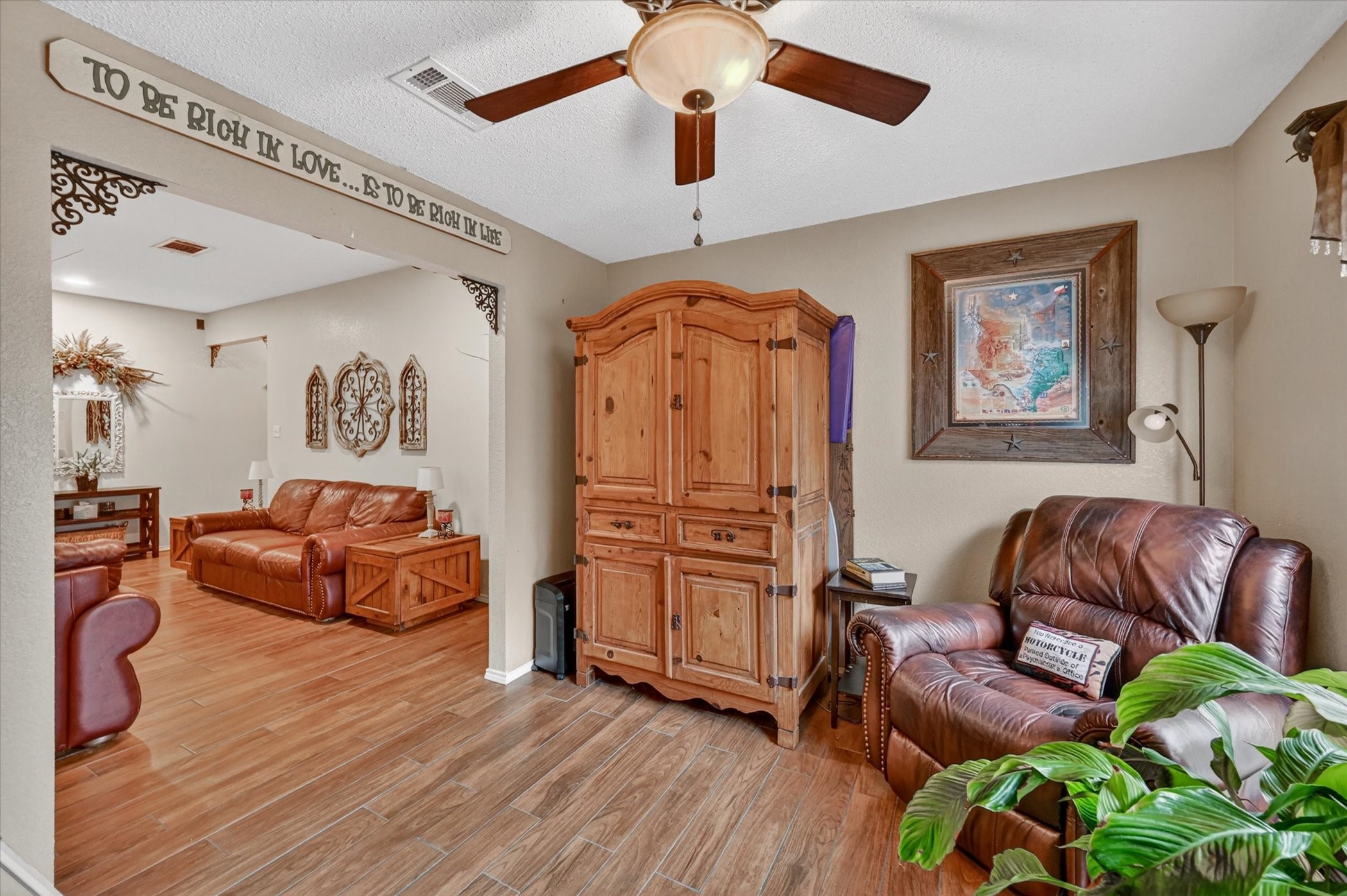 582 Tanglewood Drive Burleson TX 76028