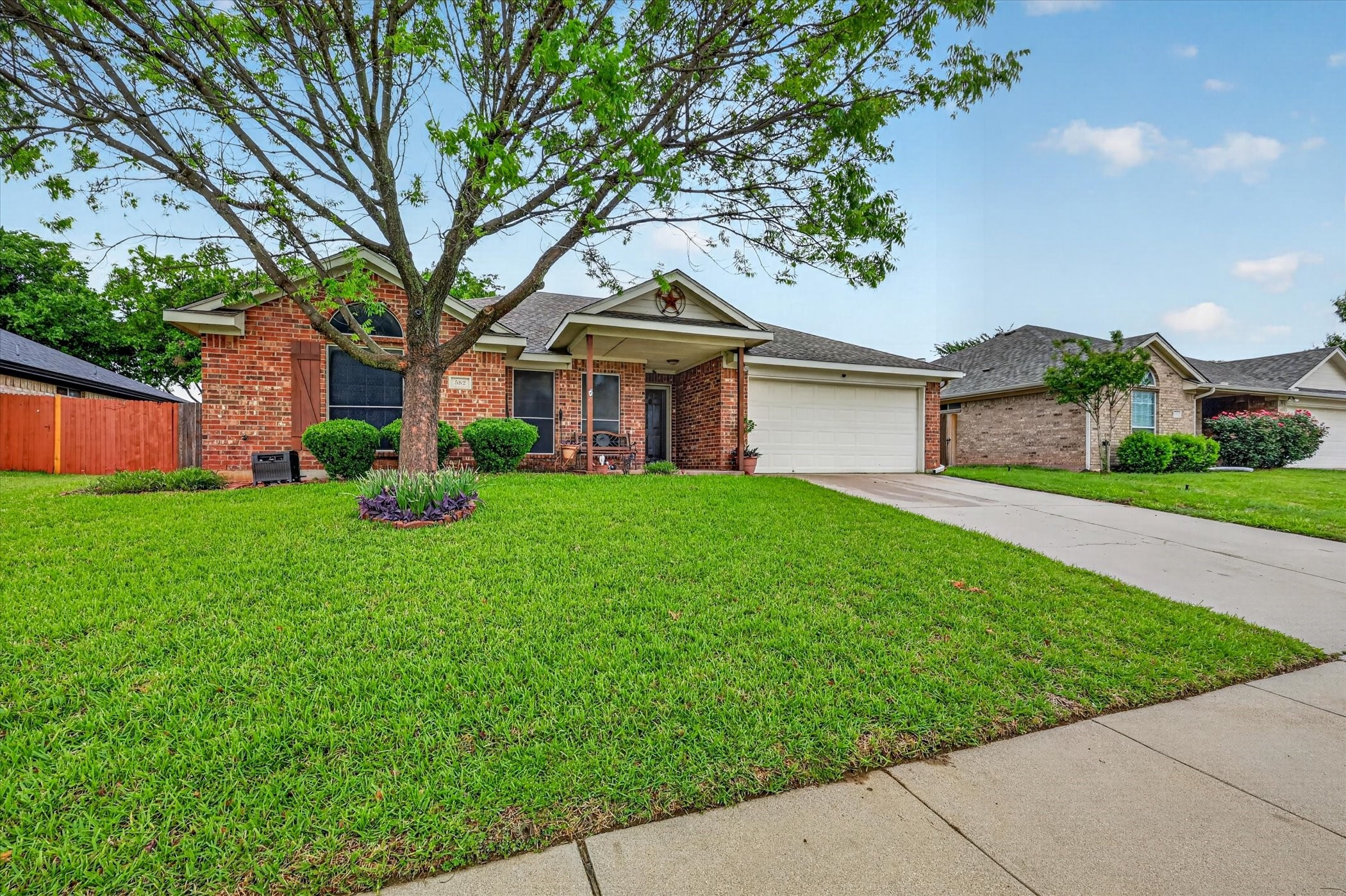 582 Tanglewood Drive Burleson TX 76028