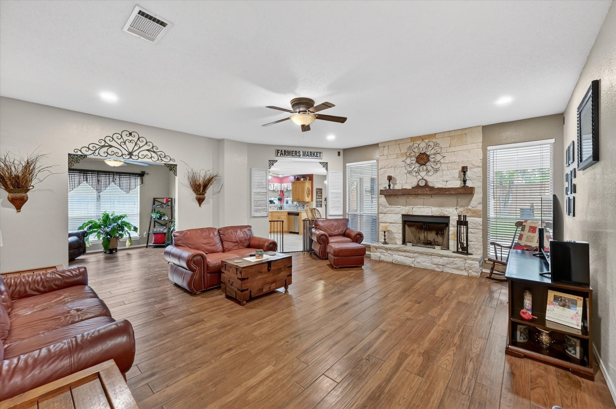 582 Tanglewood Drive Burleson TX 76028