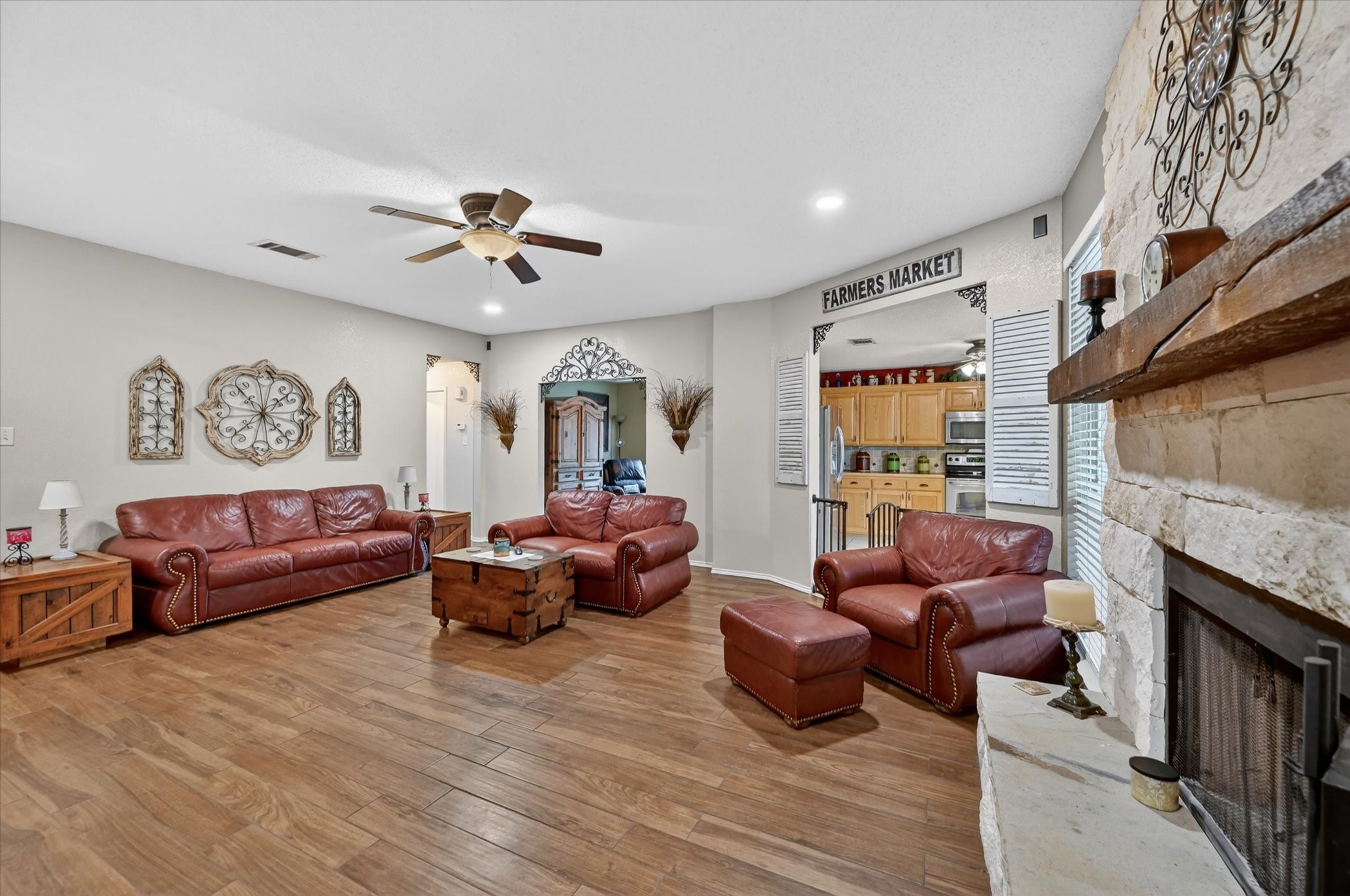 582 Tanglewood Drive Burleson TX 76028