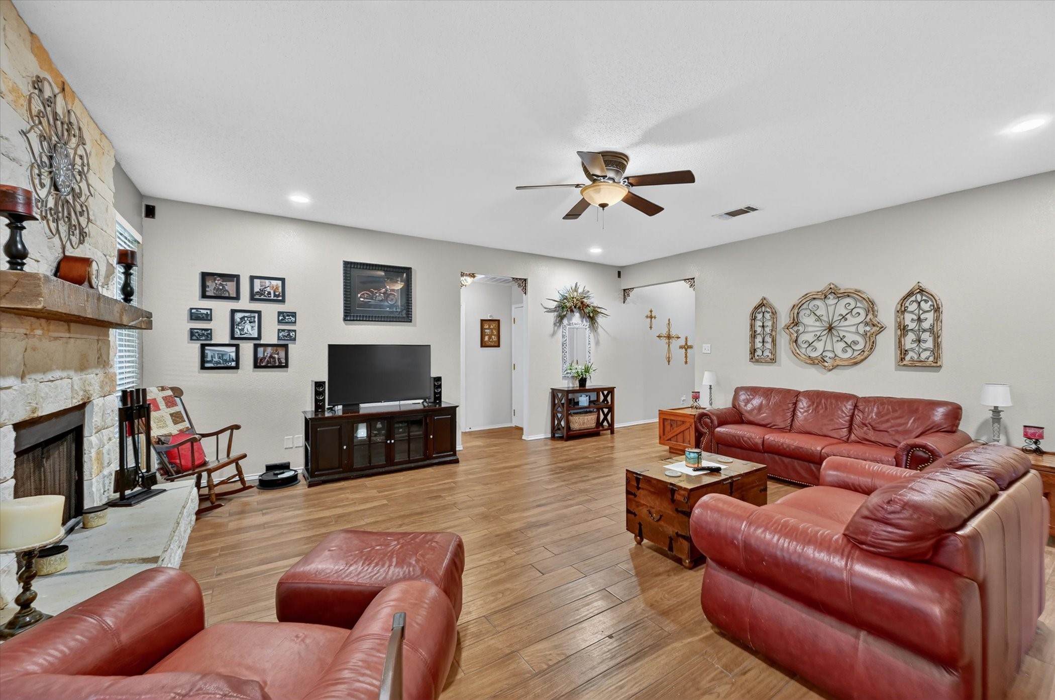 582 Tanglewood Drive Burleson TX 76028