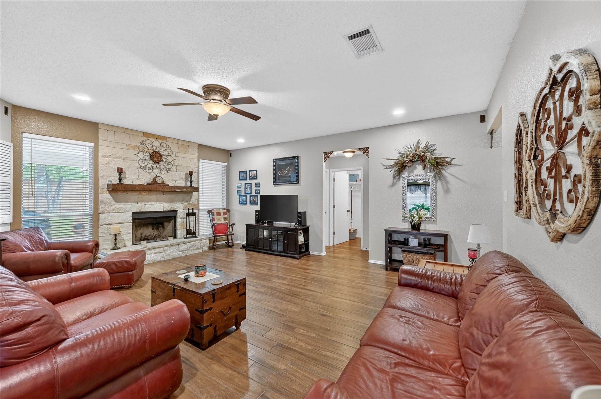 582 Tanglewood Drive Burleson TX 76028