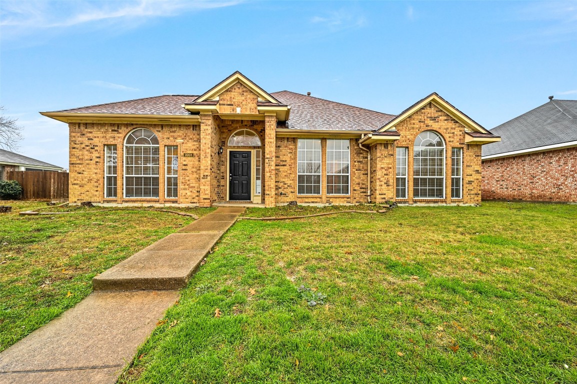 2201 Woodglen Drive Garland TX 75040