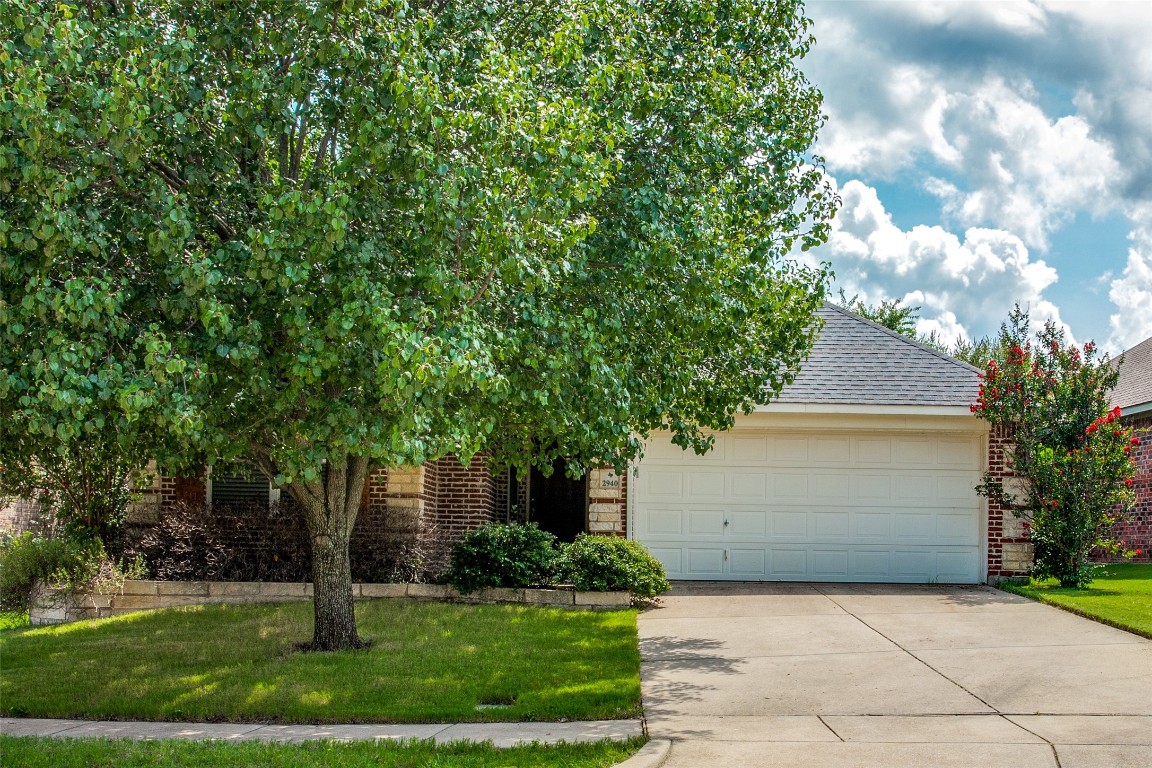 2940 Greenway Drive Burleson TX 76028