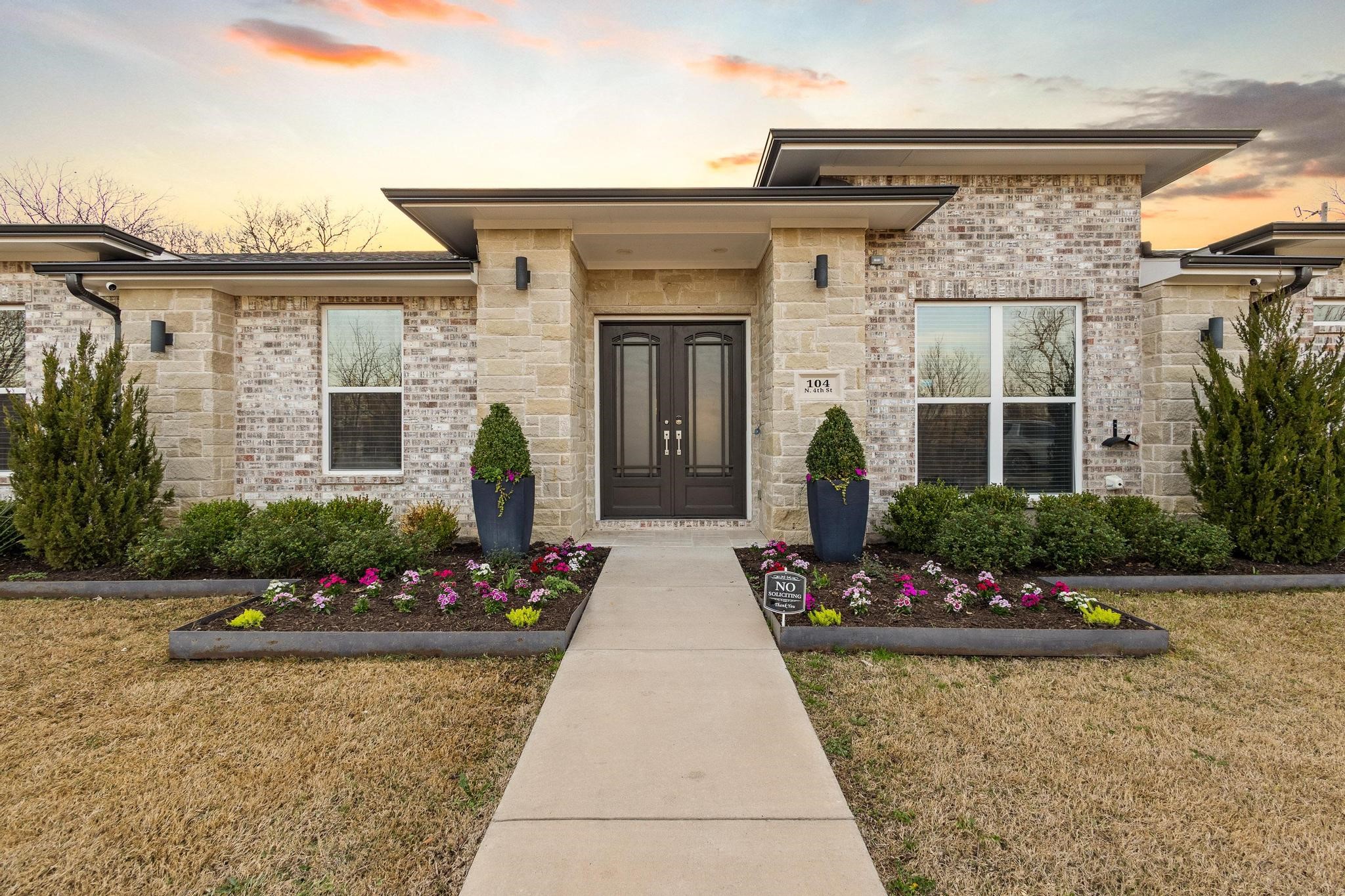 104 N 4th Street Trenton TX 75490