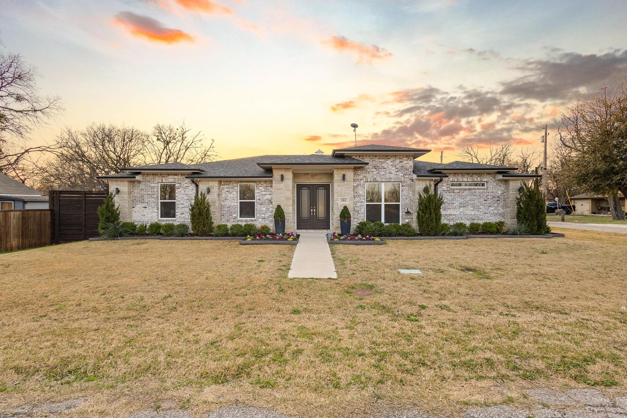 104 N 4th Street Trenton TX 75490