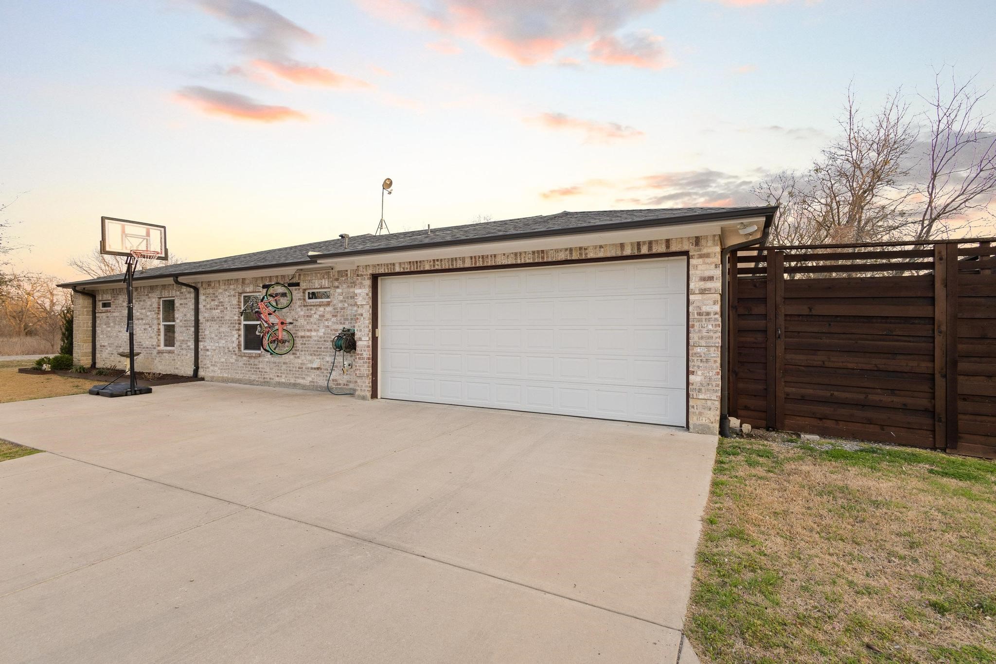 104 N 4th Street Trenton TX 75490