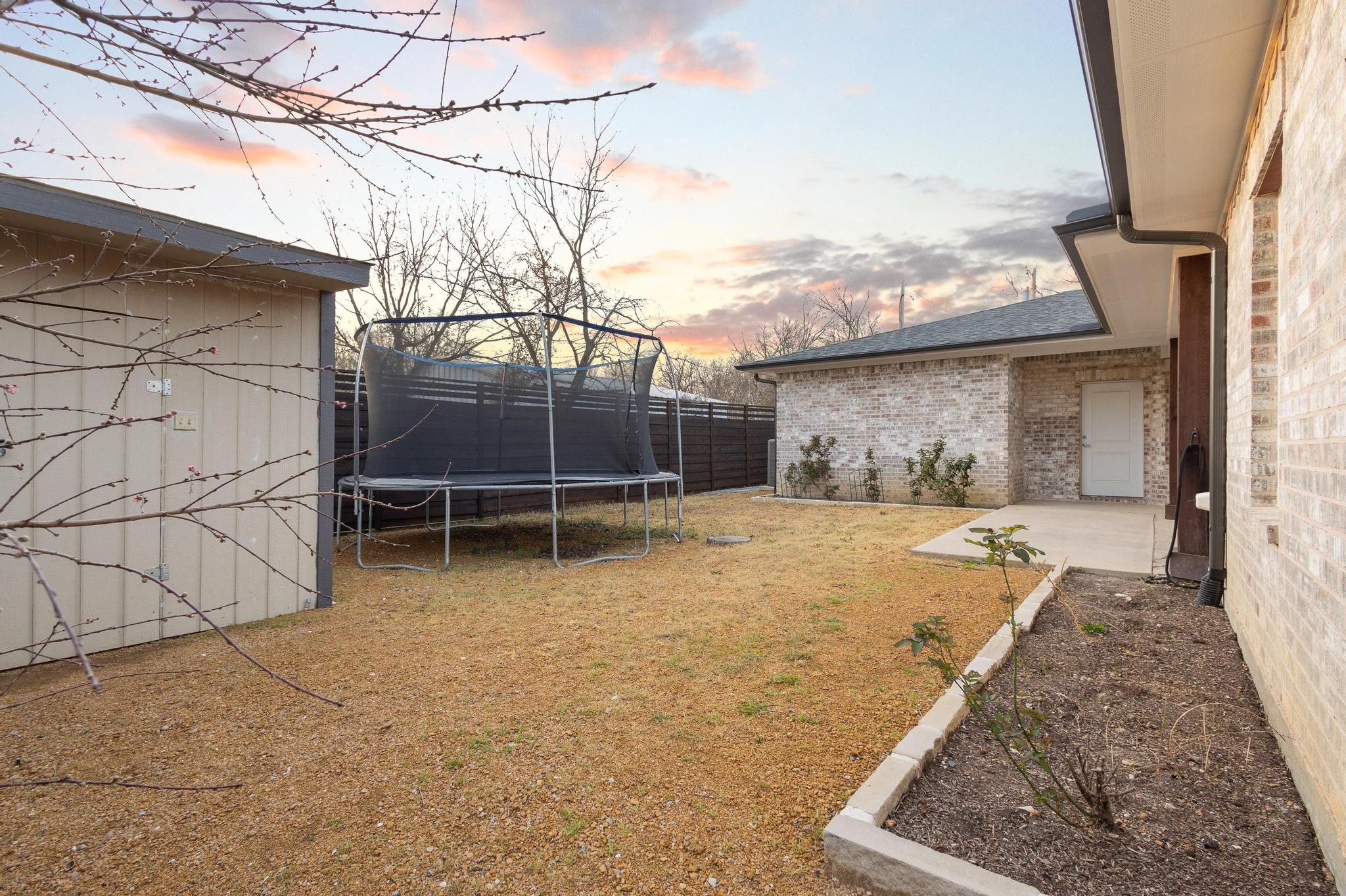 104 N 4th Street Trenton TX 75490