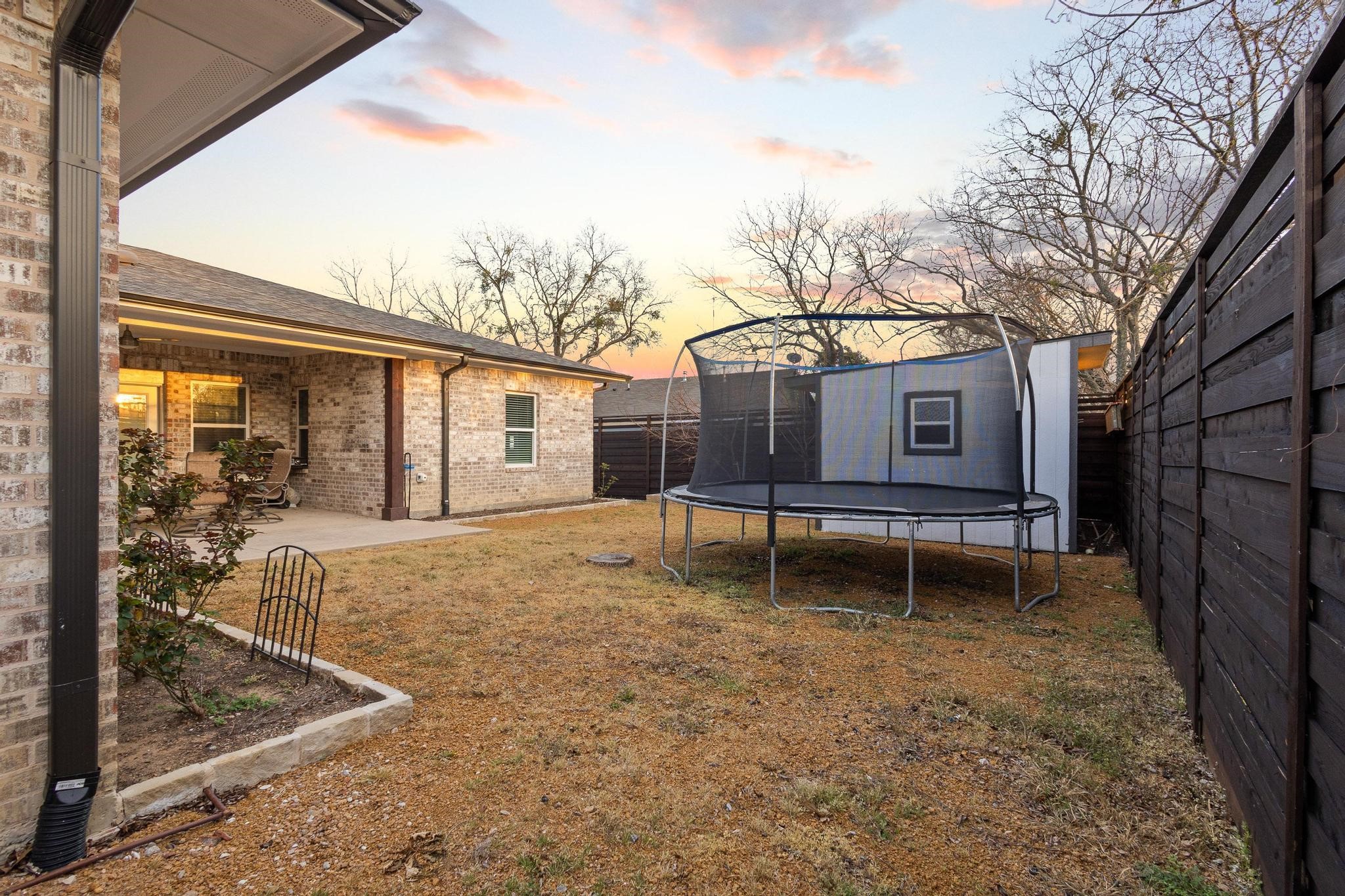104 N 4th Street Trenton TX 75490