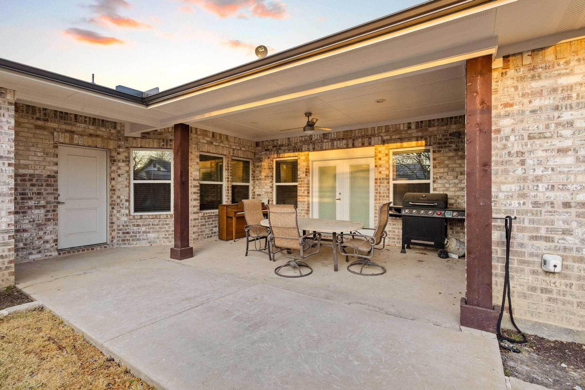 104 N 4th Street Trenton TX 75490