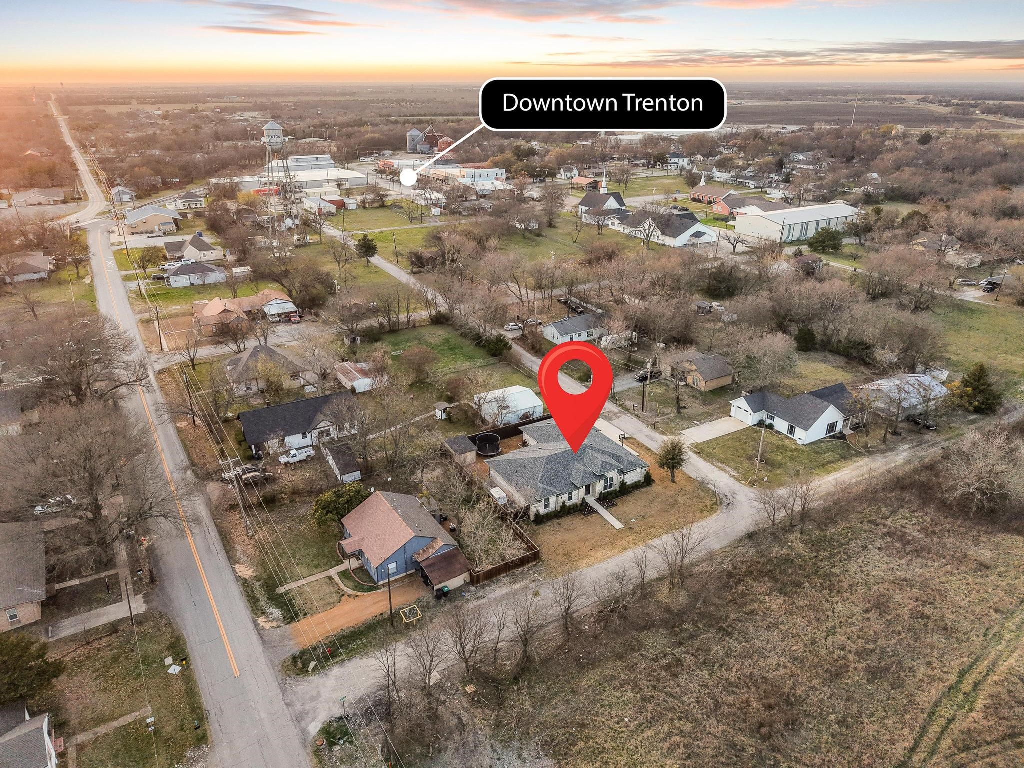 104 N 4th Street Trenton TX 75490