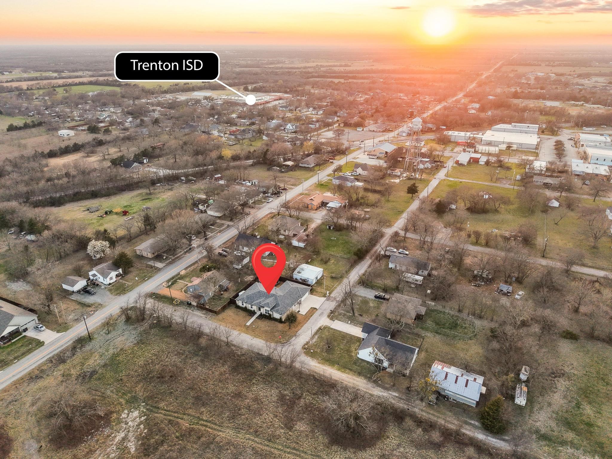 104 N 4th Street Trenton TX 75490