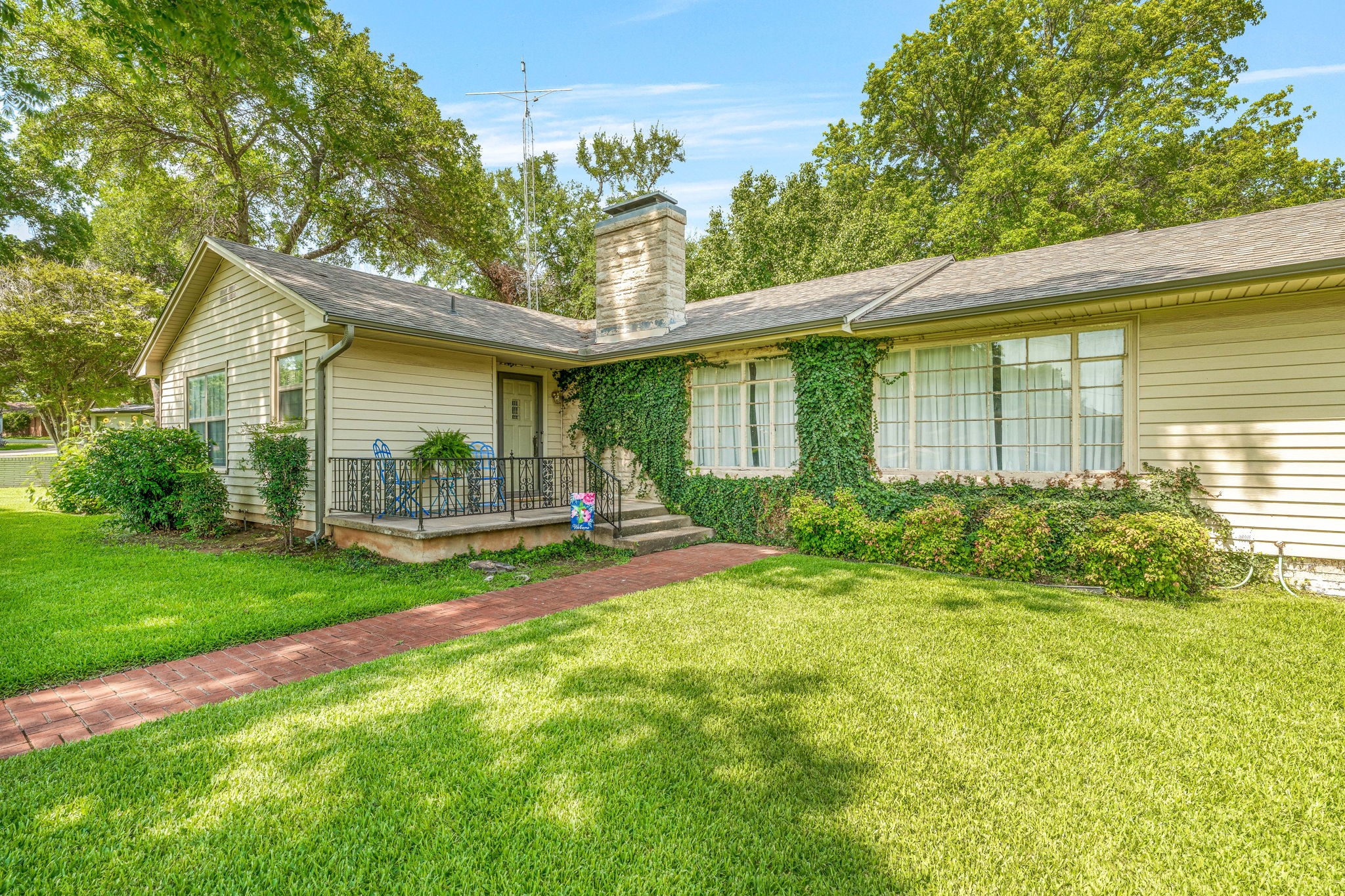 1222 Kentucky Graham TX 76450