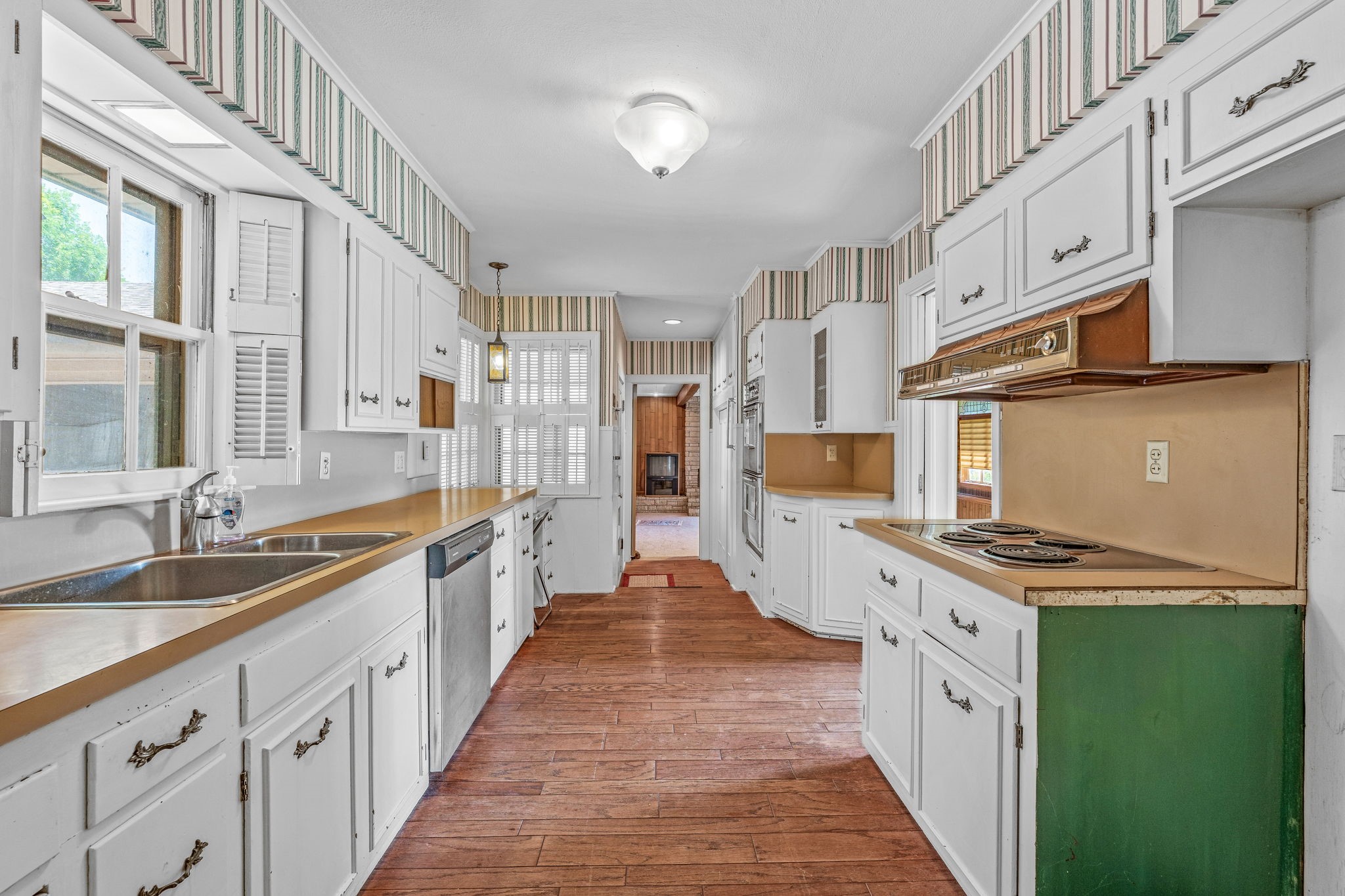 1222 Kentucky Graham TX 76450