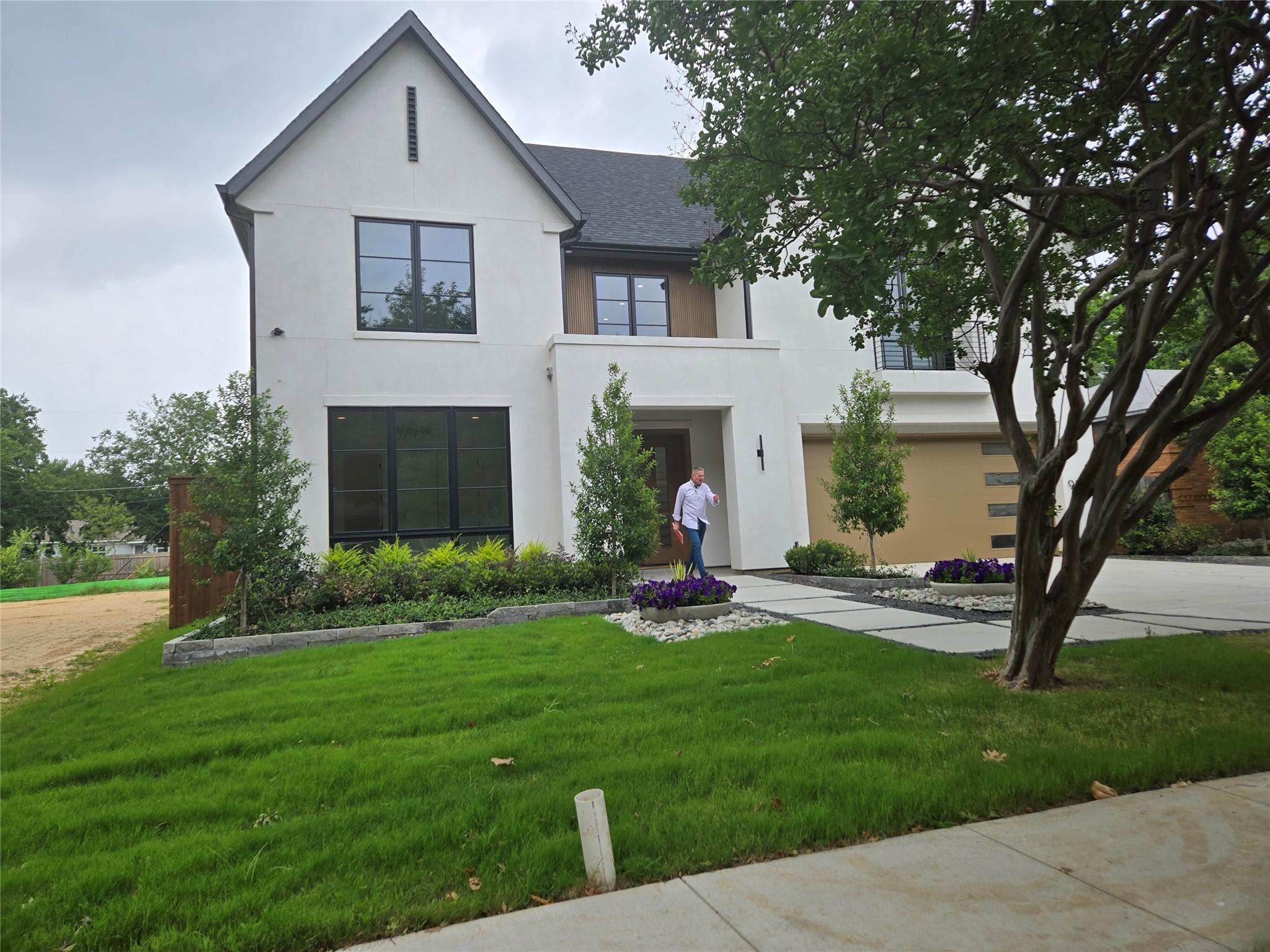 9845 Lenel Dallas TX 75220