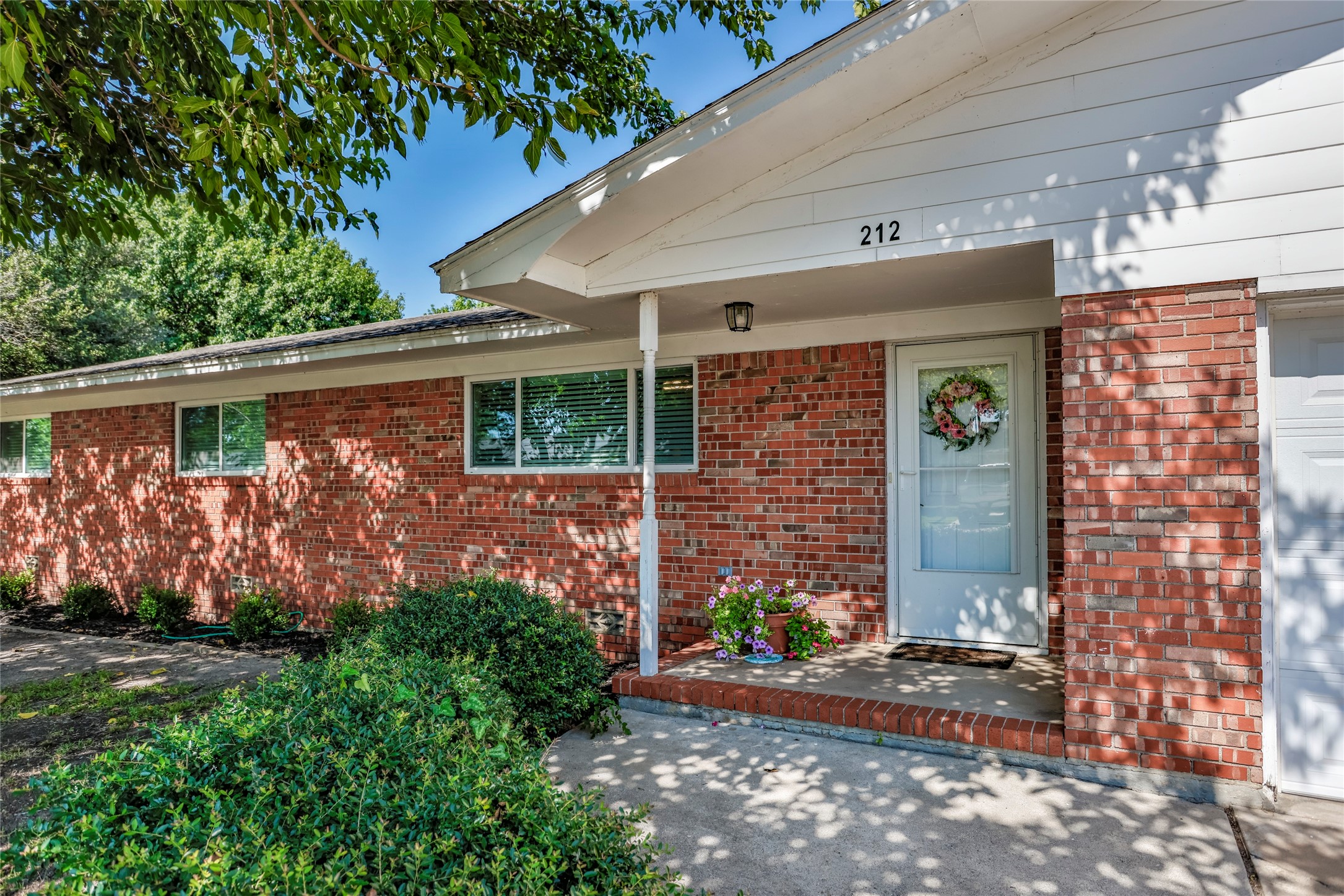 212 S Pine Street Muenster TX 76252