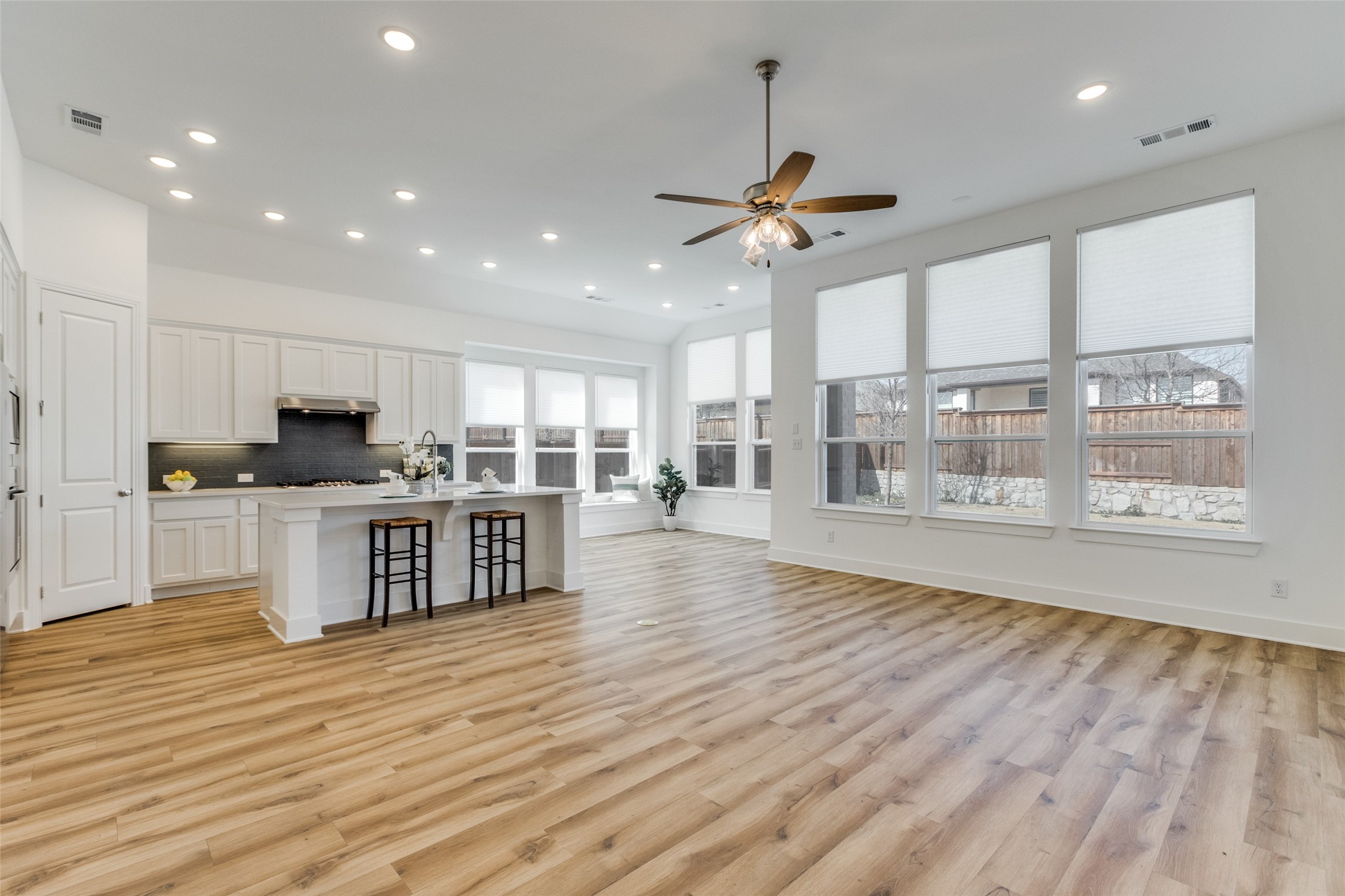 1616 Mcdougall Creek Van Alstyne TX 75495