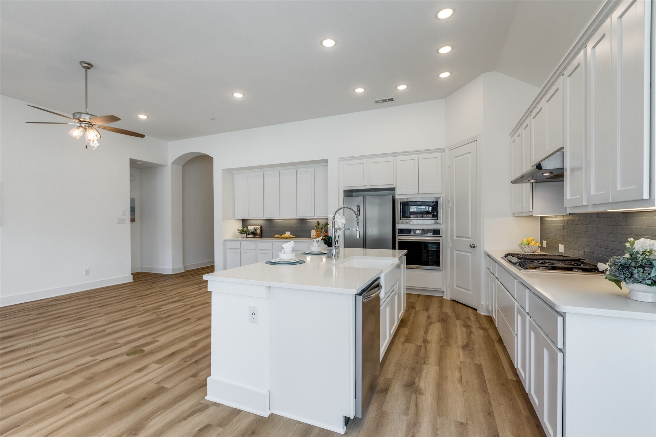 1616 Mcdougall Creek Van Alstyne TX 75495