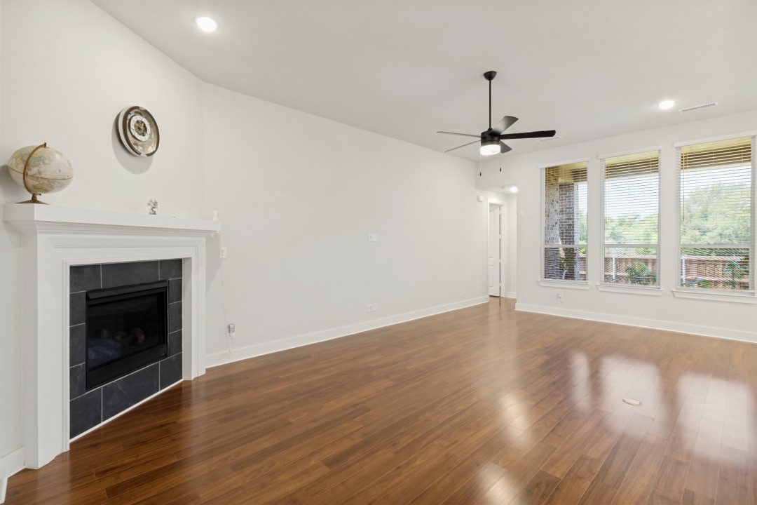 1927 Holly Oak Way Fate TX 75087