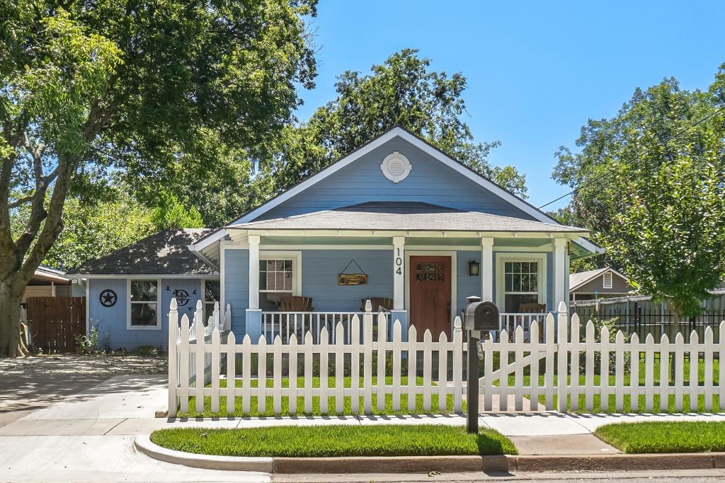 104 S Pendell Avenue Cleburne TX 76033