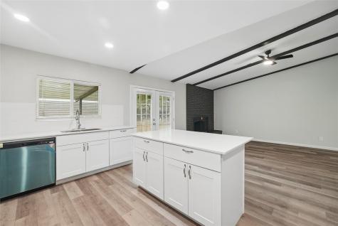 2221 Pennington Drive Arlington TX 76014